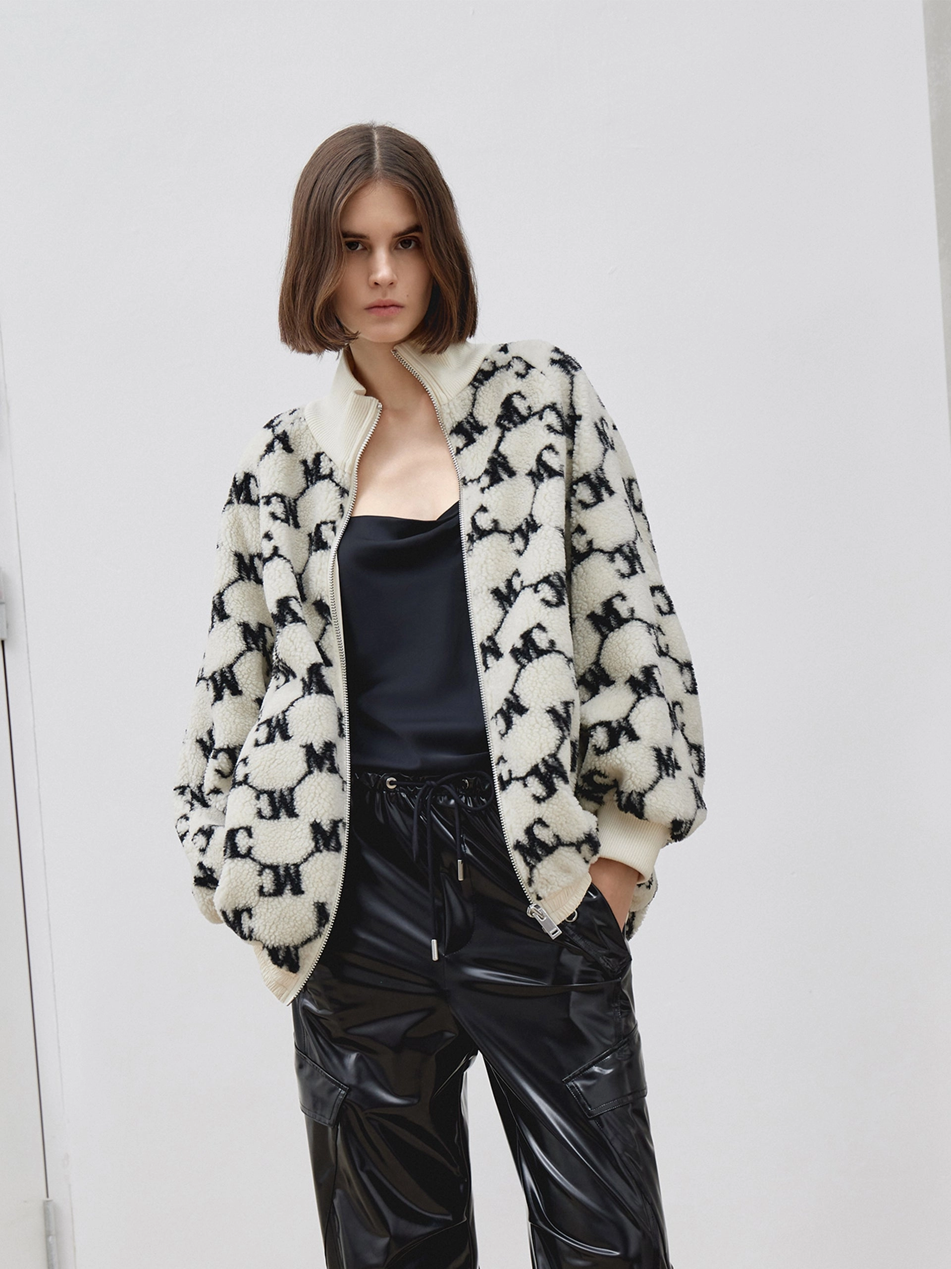 Temperature Balancing anti slip grip Logo Jacquard Shearing Fleece Jacket