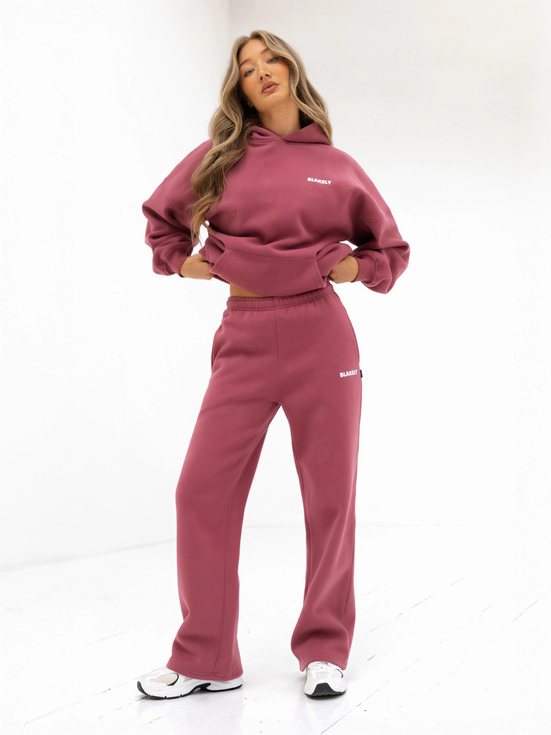 Amelie Oversized Hoodie - Dark Pink Street Mode Quokka like