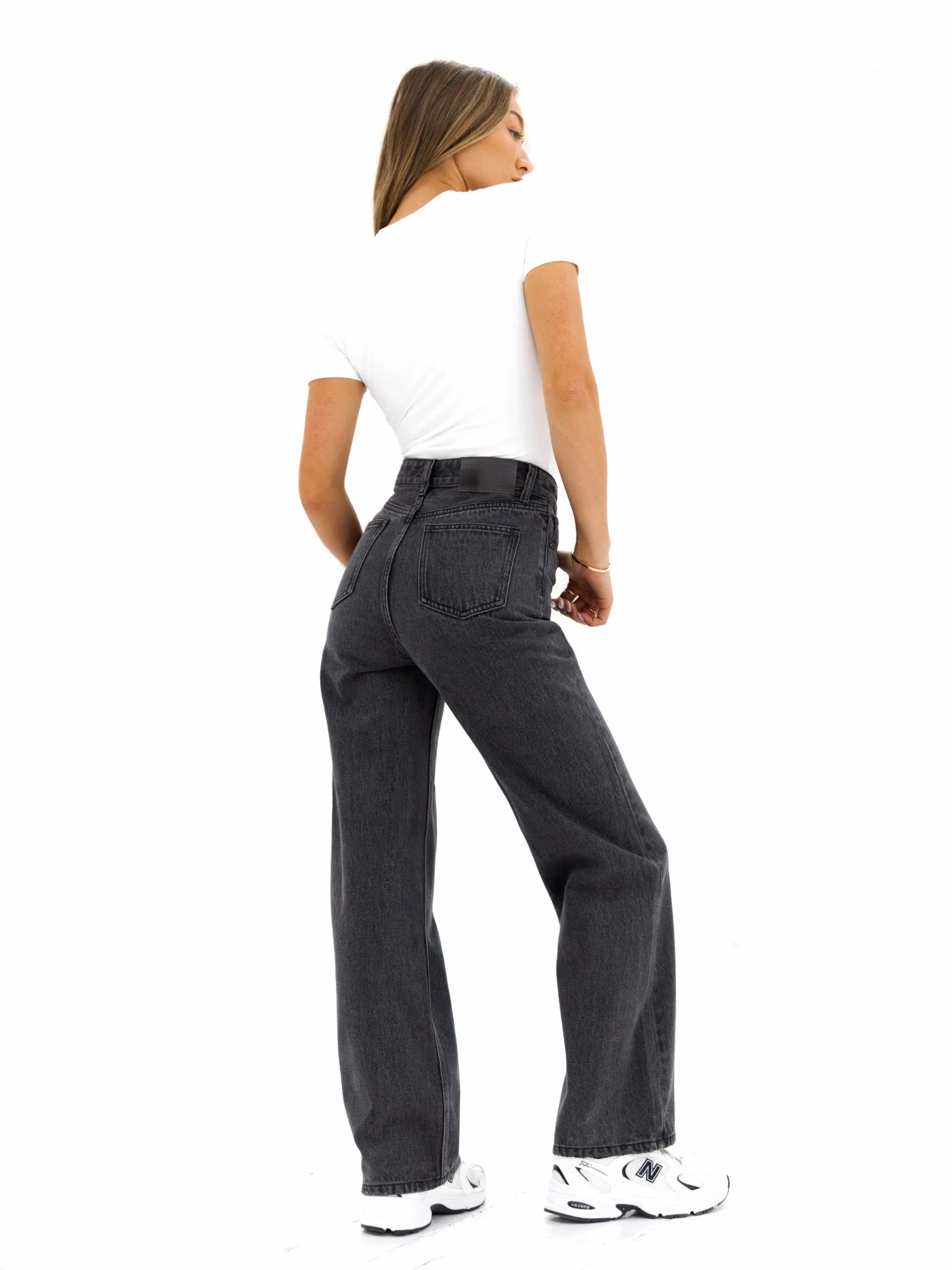 Essential Look Blakely Wide Leg Jeans - Washed Black