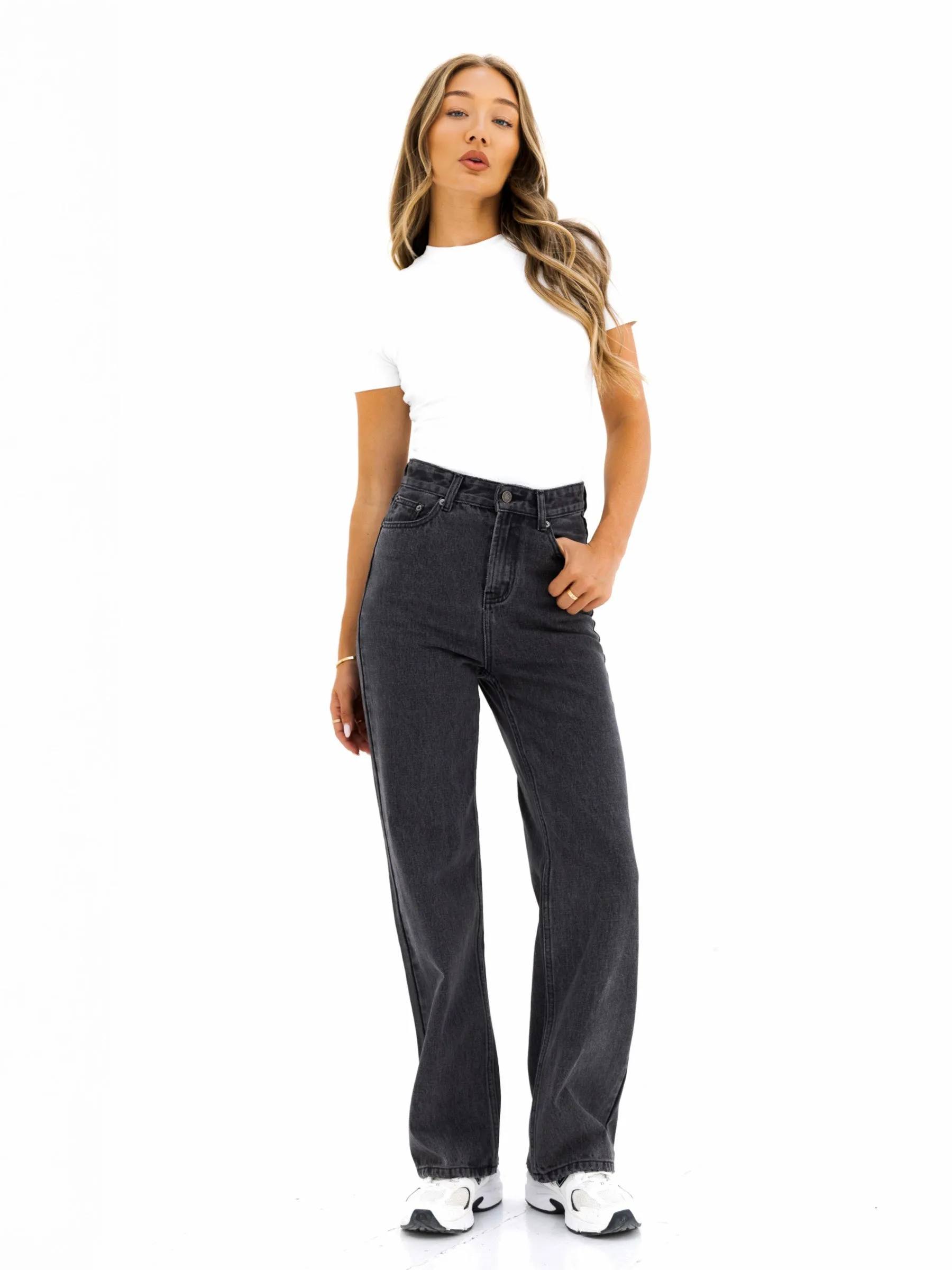 Modern Minimalist Stretch Blakely Wide Leg Jeans - Washed Black