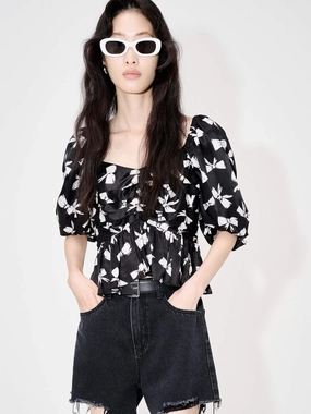Thermal Regulating Non Chafing Edges Bowknot Print Cropped Top