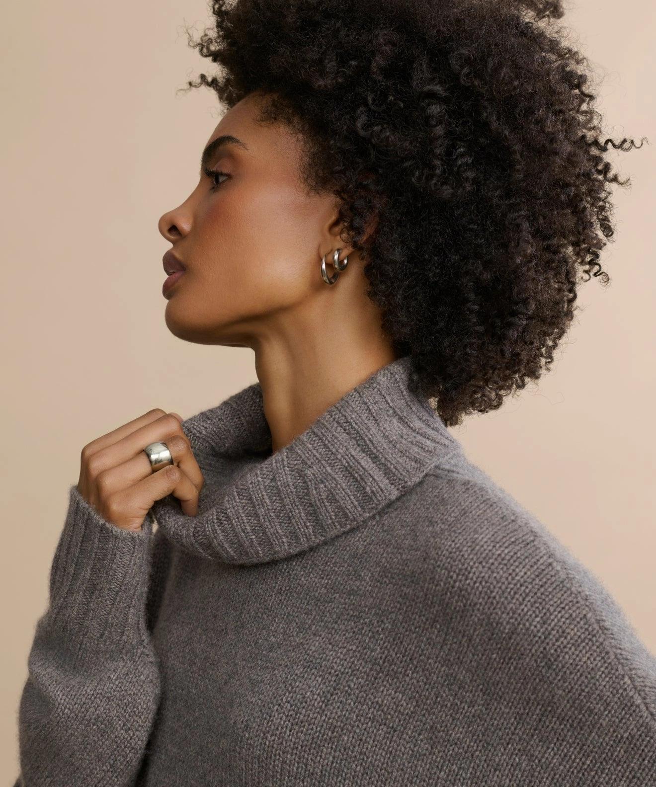 Ventilated Underarm Cashmere Porter Turtleneck