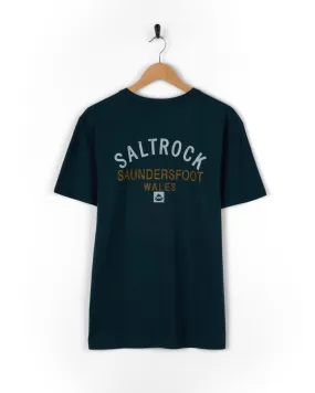 Location Saundersfoot - Mens T-Shirt - Blue Vibrant Prints Sublimation Resistant Fabric