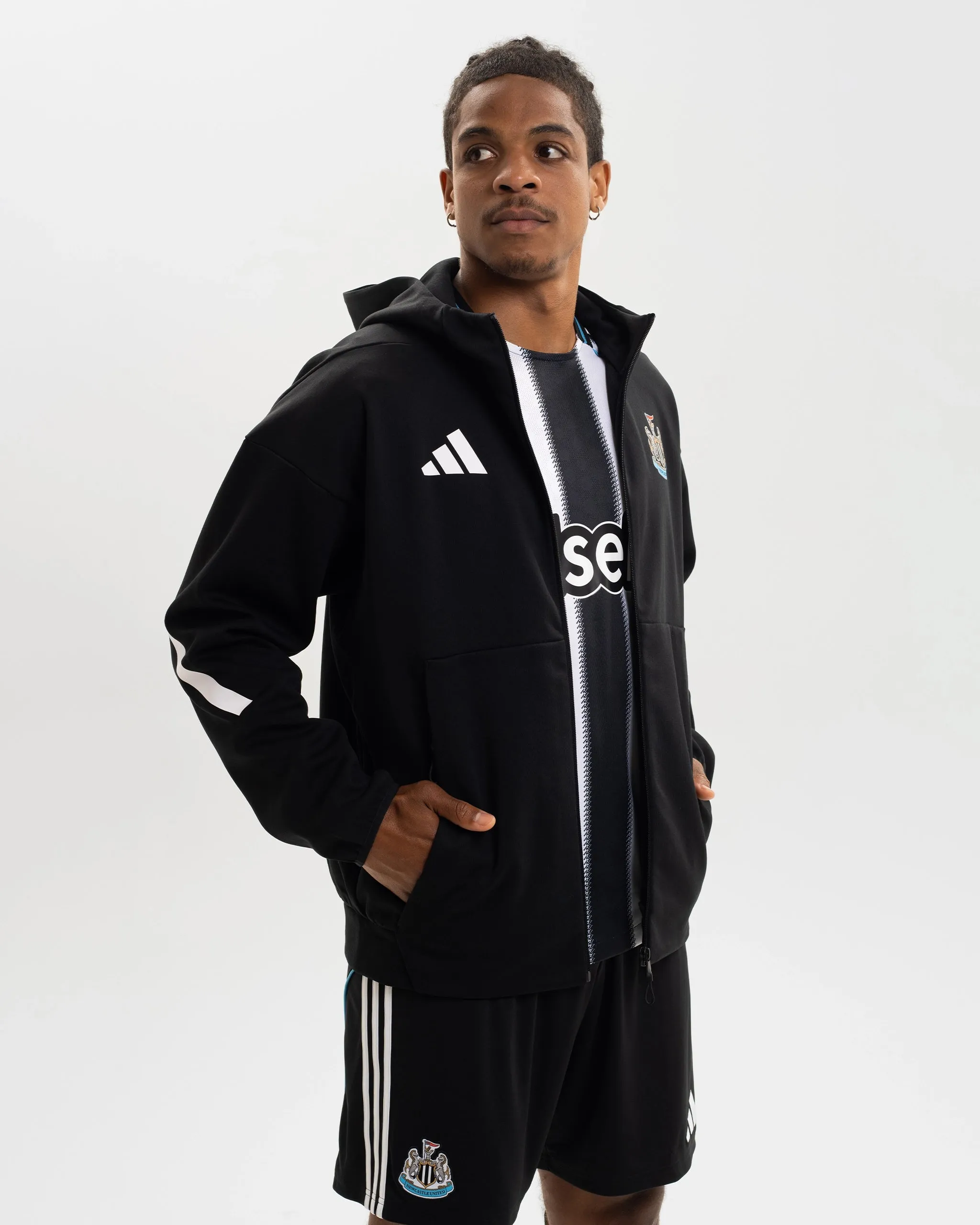 Comfy Design Lightweight Fit Newcastle United adidas 25/26 Black Anthem Jacket