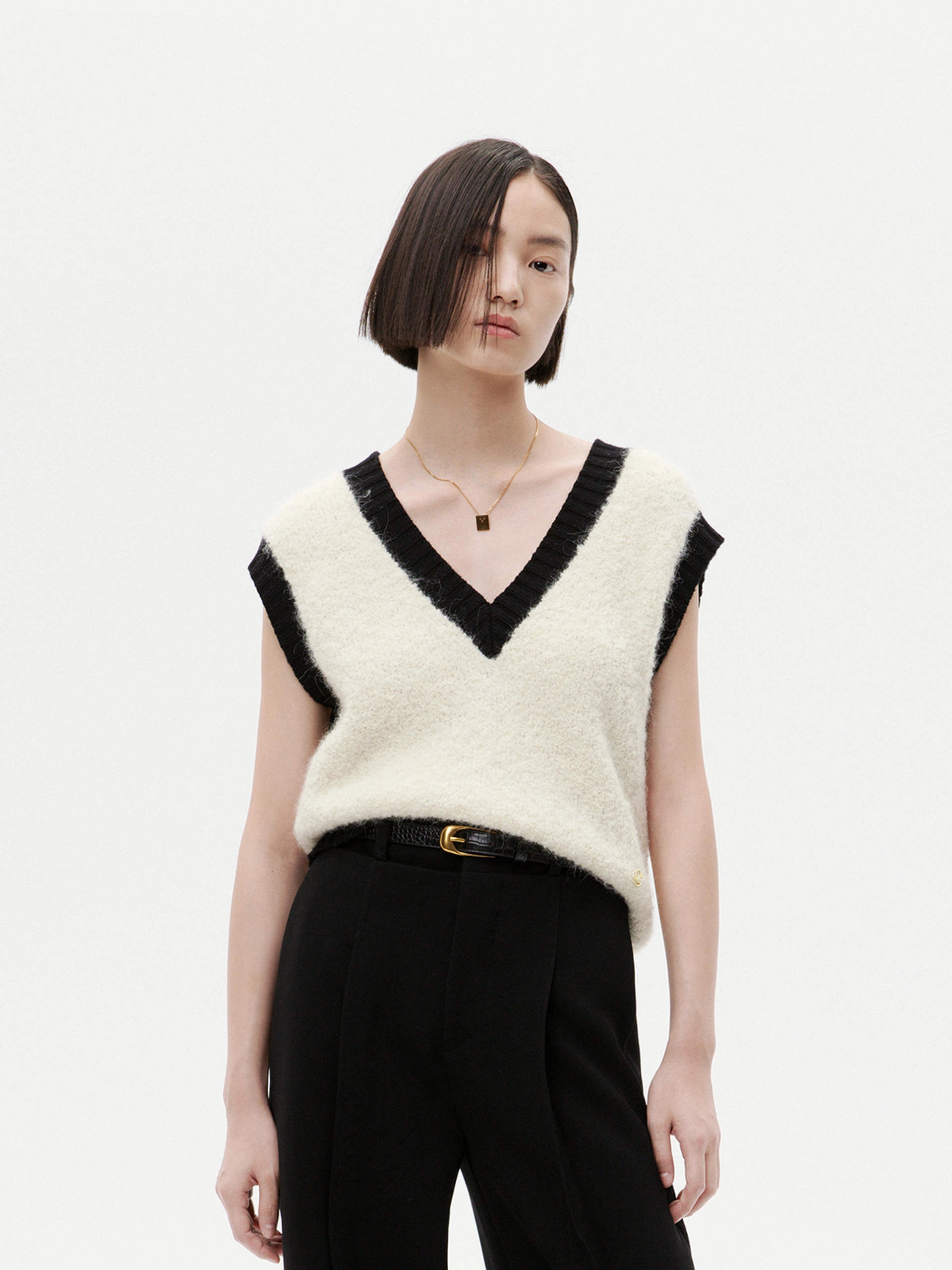 Contrast Detail Knit Vest Temperature Control Fabric