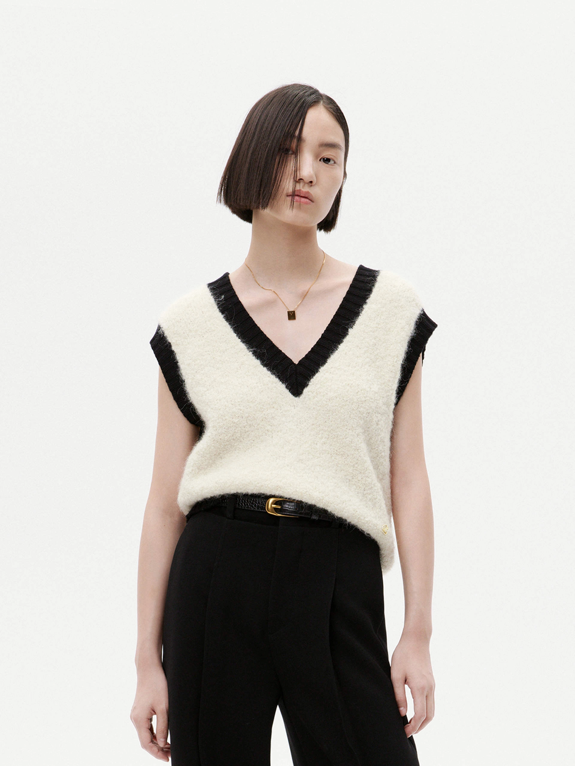 Contrast Detail Knit Vest Close To Body Fit Sustainable Material Blend