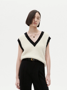 Tagless Labeling Contrast Detail Knit Vest
