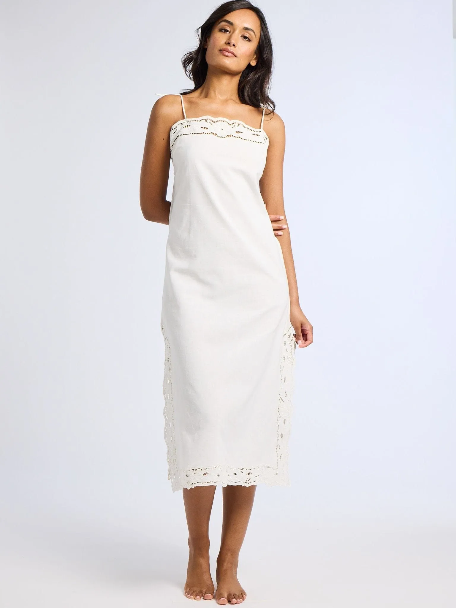 Practical-Style Demi Dress in White Embroidered Linen