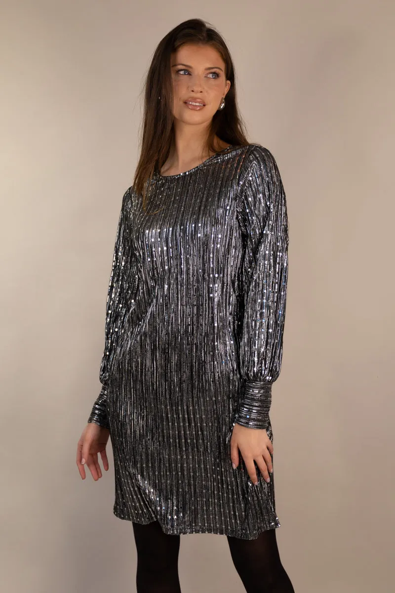 Refined Vibe Editor??s-Pick Didi Silver Shift Dress