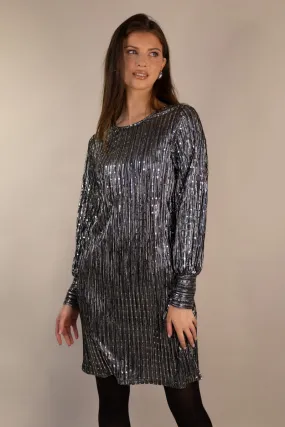 Refined Vibe Editor??s-Pick Didi Silver Shift Dress