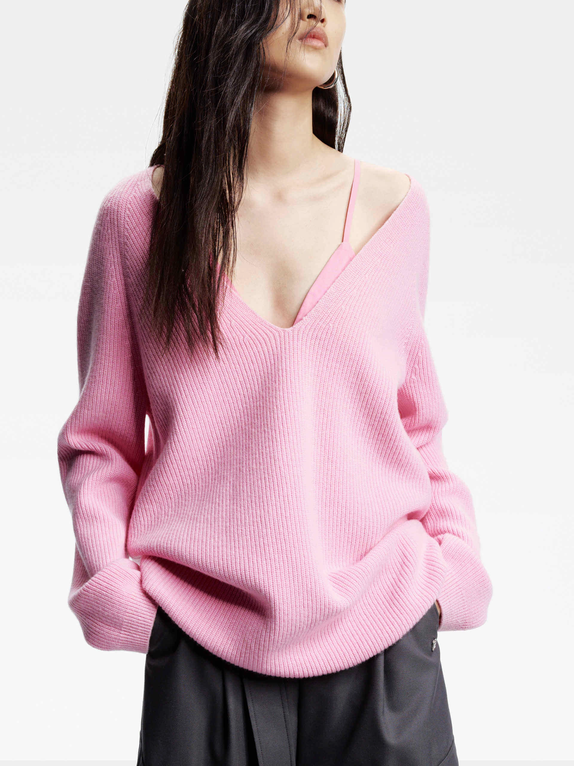 Deep V-neck Wool Sweater Thermal Adaptive Cloth Hypoallergenic fabric