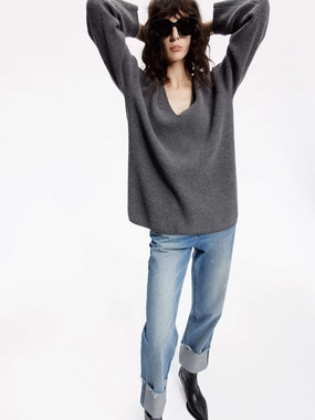 Abrasion Resistant Fabric Thermoactive Material Deep V-neck Wool Sweater