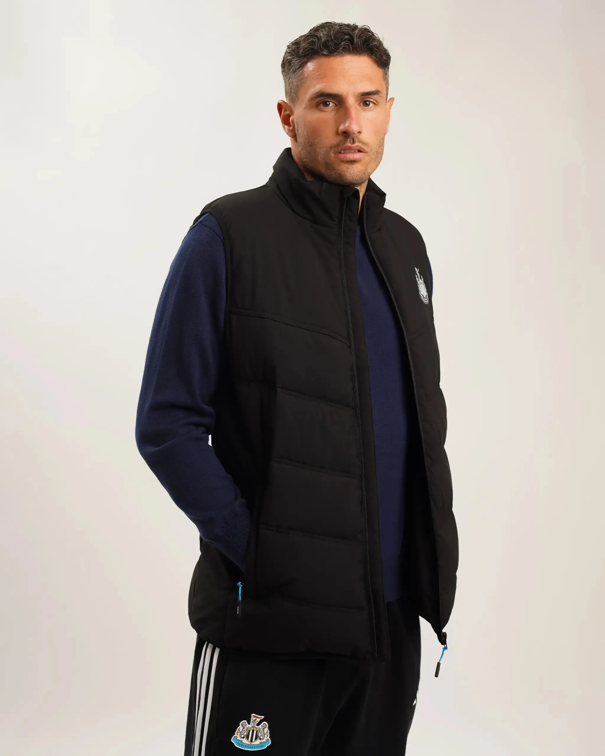 Newcastle United Men's Black Padded Gilet Lightweight Fabric AbrasionResistant Surface