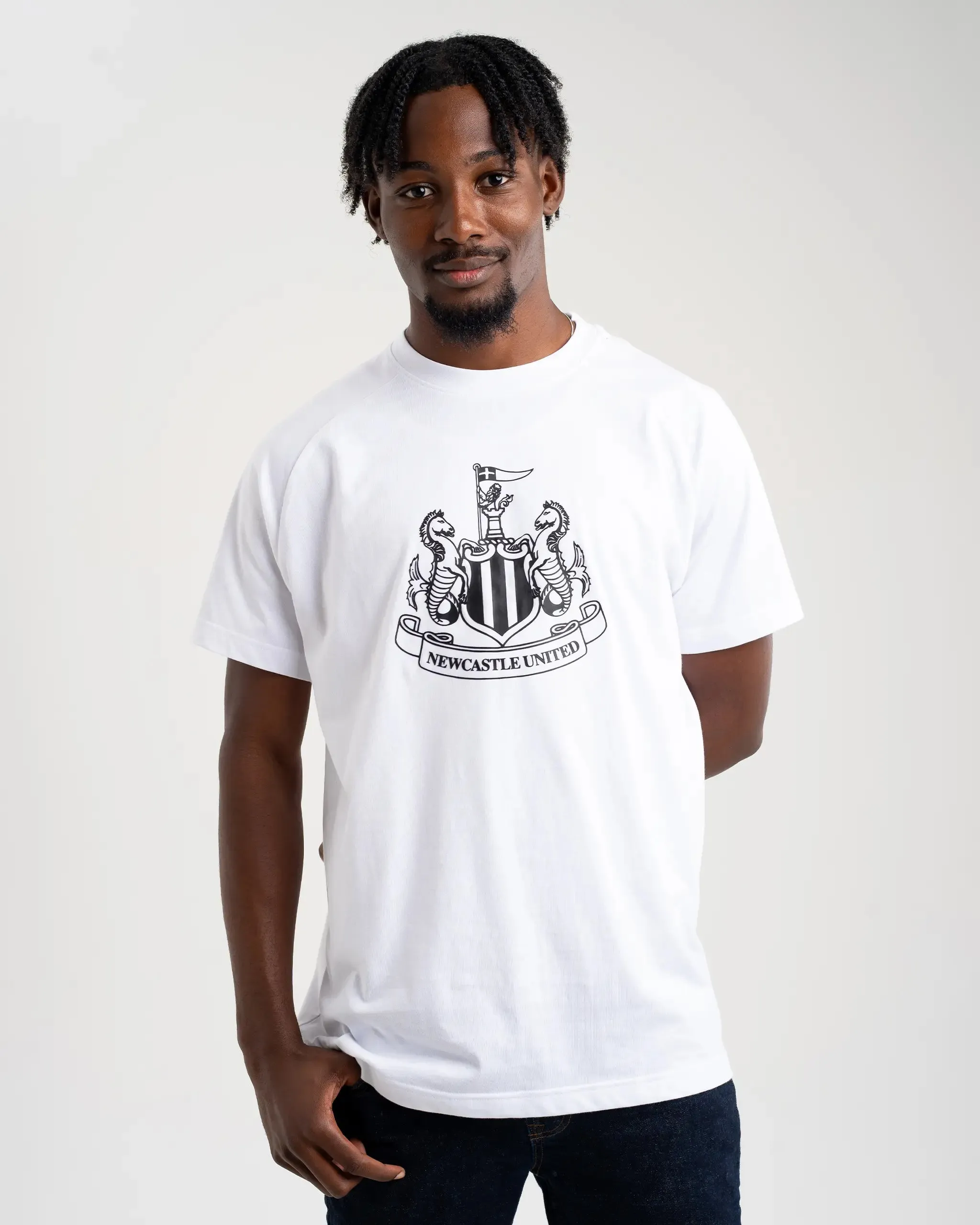Flexible Shoulder Seams Newcastle United Men's White Raglan Crest T-Shirt