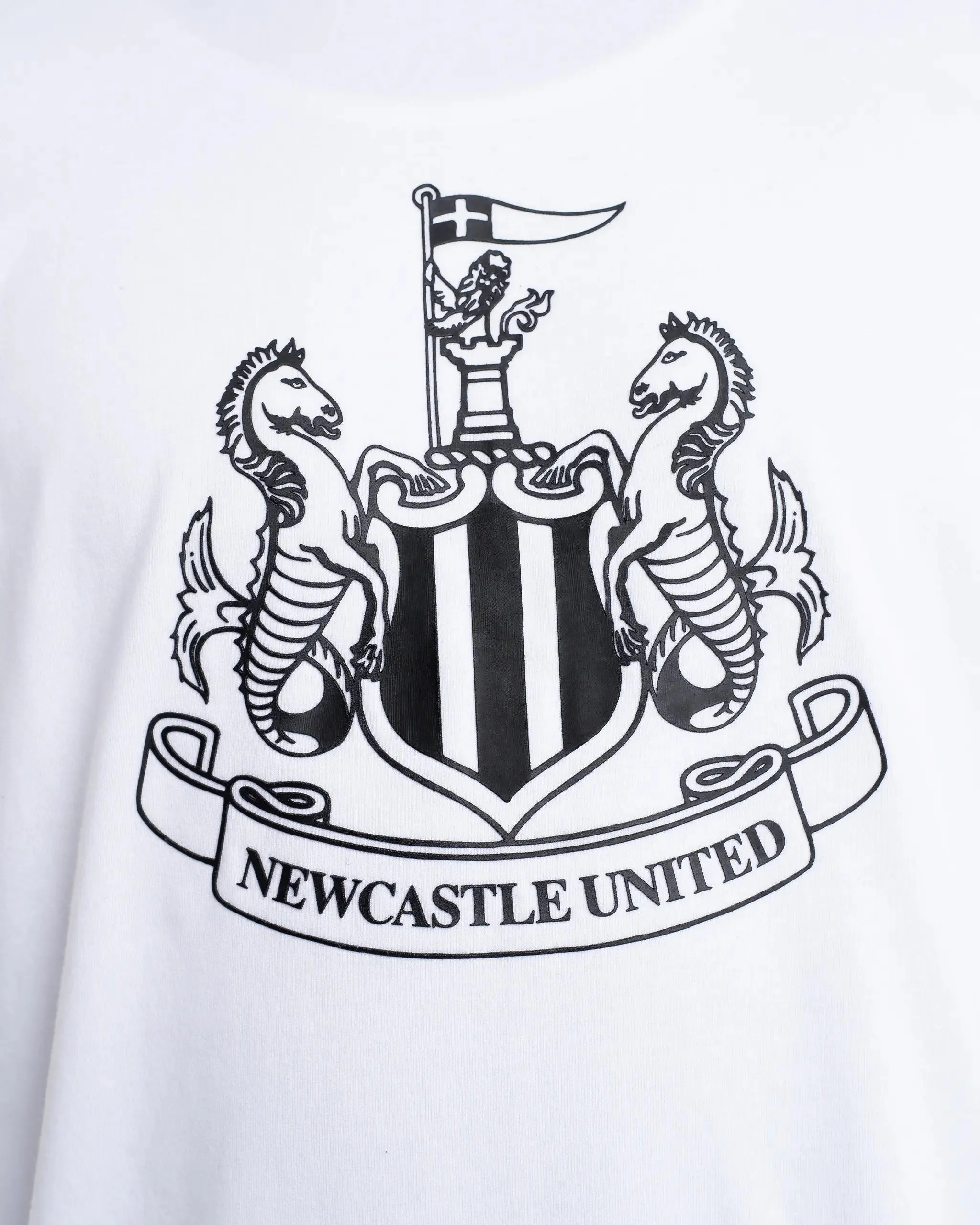 sporty wear Newcastle United Men's White Raglan Crest T-Shirt