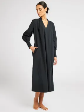 Crisp Silhouette Minimalist Fit Esther Dress in Black