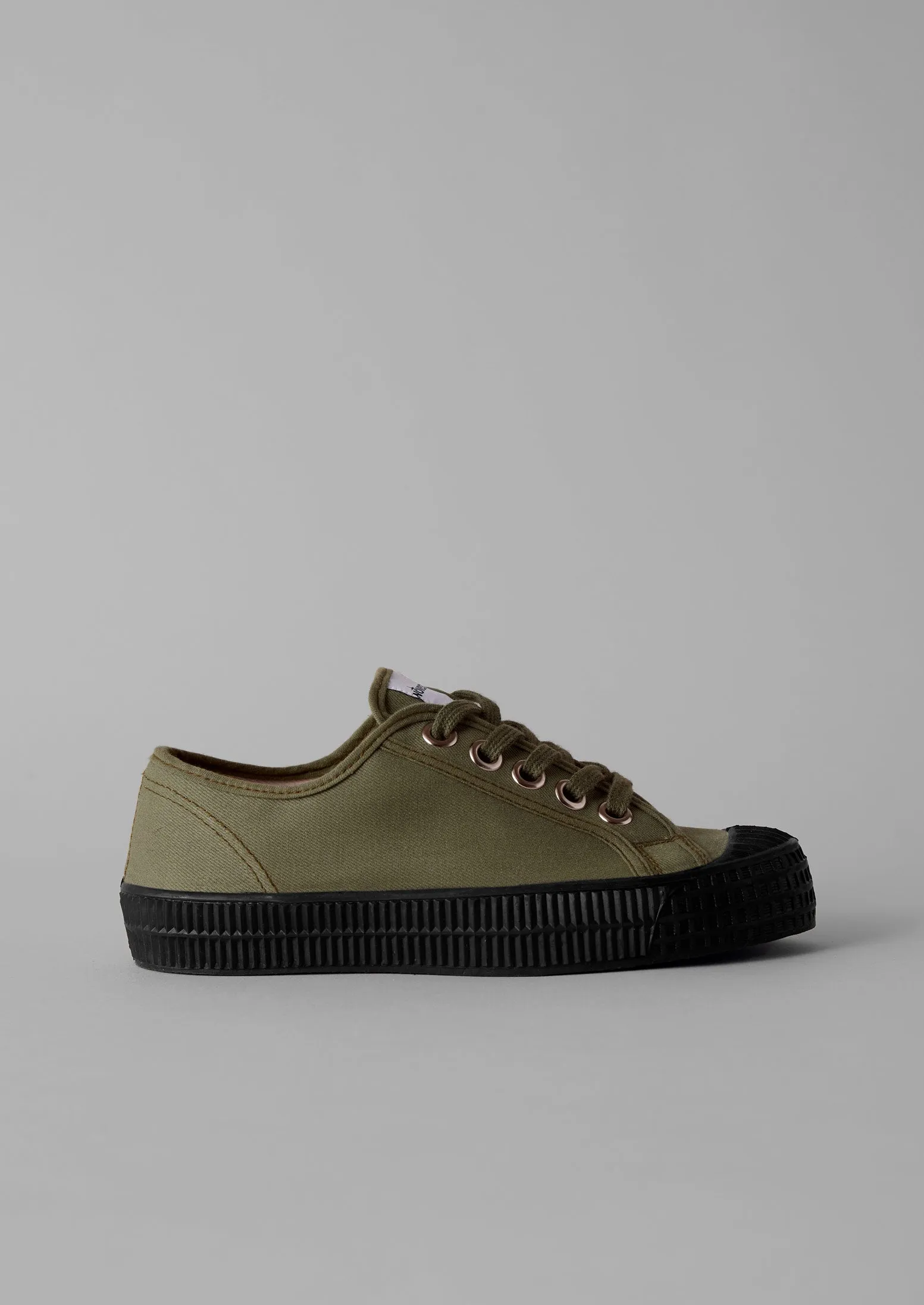 Anti Abrasion Grip Tread Pattern Novesta Star Master Plimsolls | Artichoke