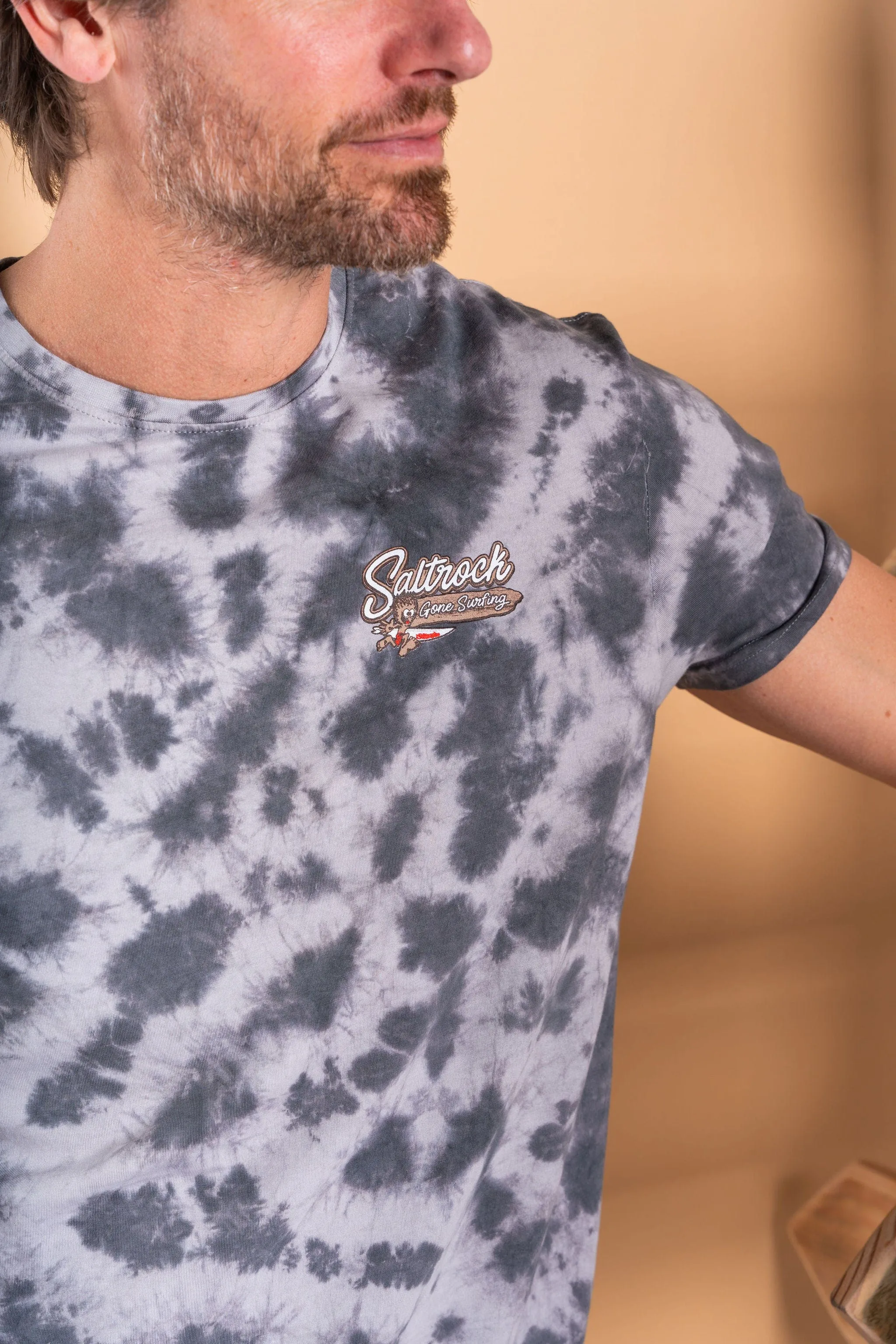 Relaxed and Comfy Beach Signs Devon - Mens Tie Dye T-Shirt - Grey