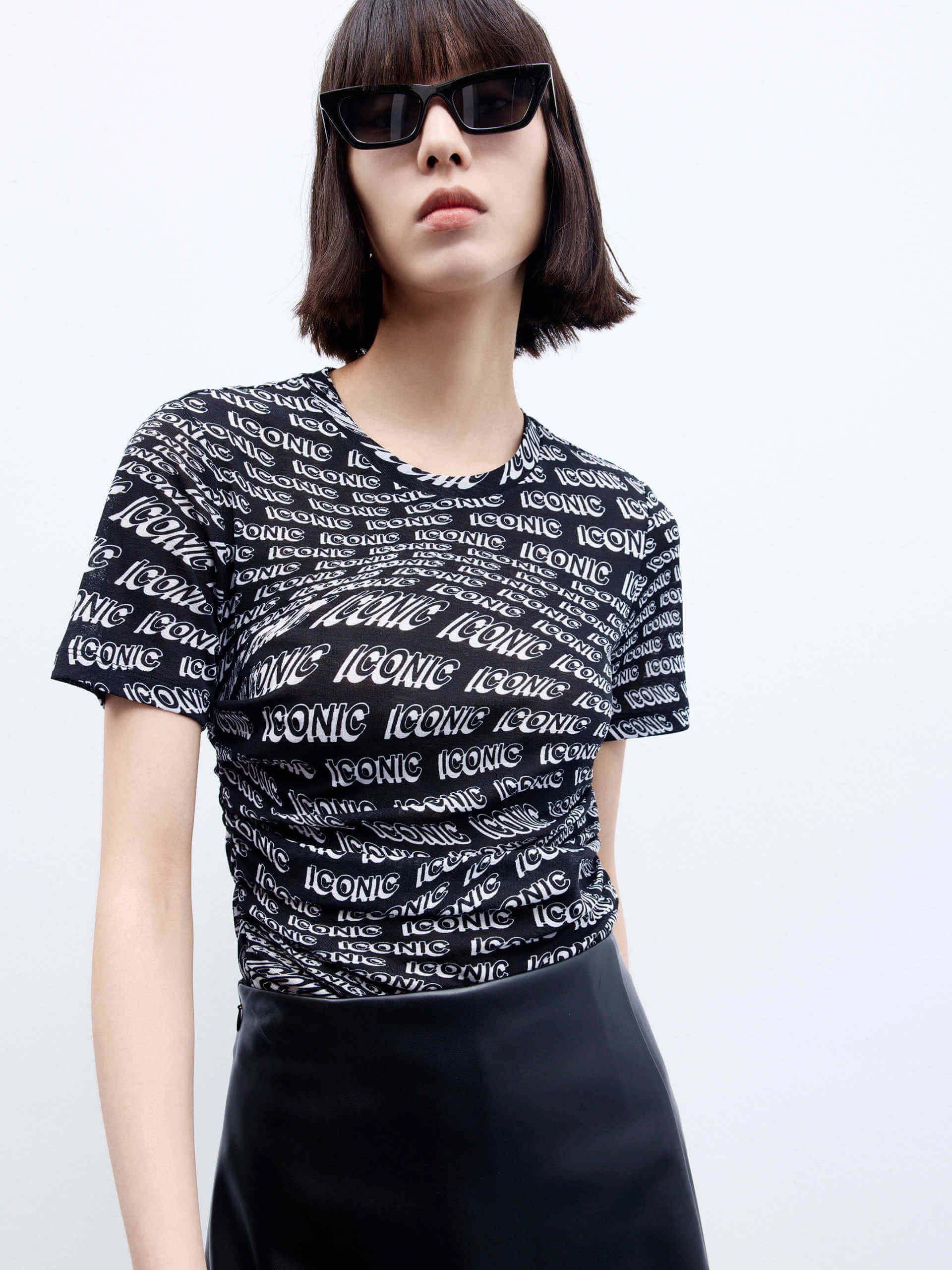 Letter Print Slim Fit T-shirt Anatomical Construction