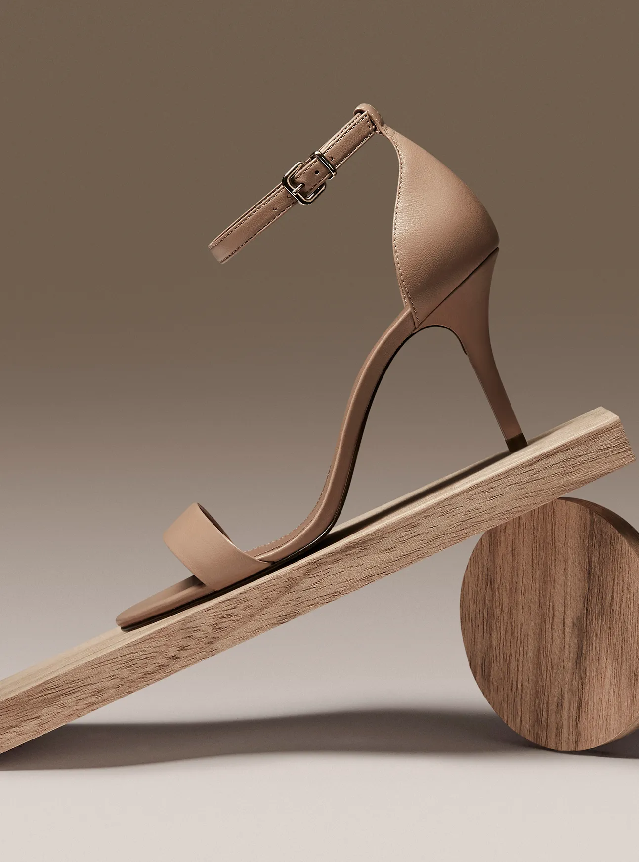 Comfortable Adventure Shoes Smooth Walk Isabelli Leather Stiletto Sandal