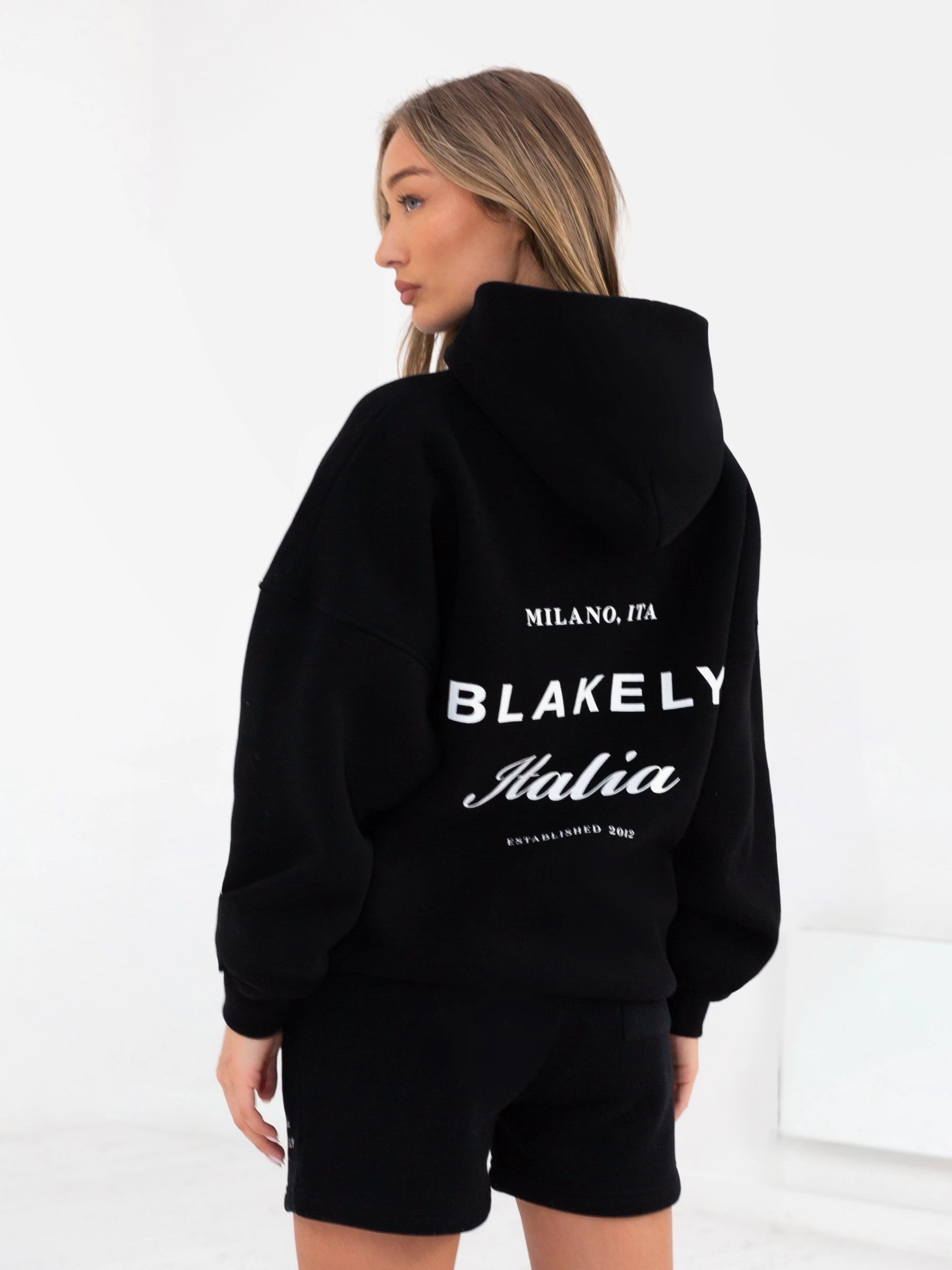 Italia Oversized Hoodie - Black Breathable Design