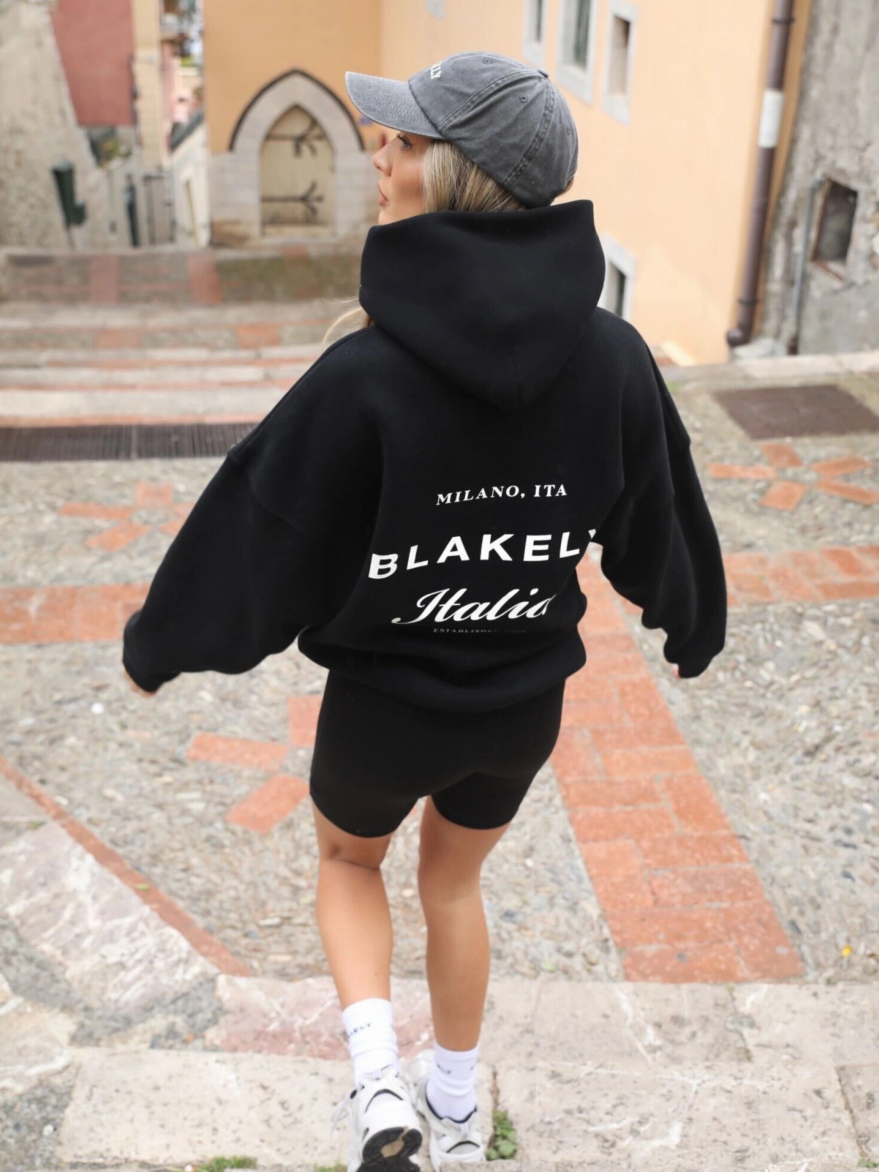 Dressy Casual Giraffe like Italia Oversized Hoodie - Black