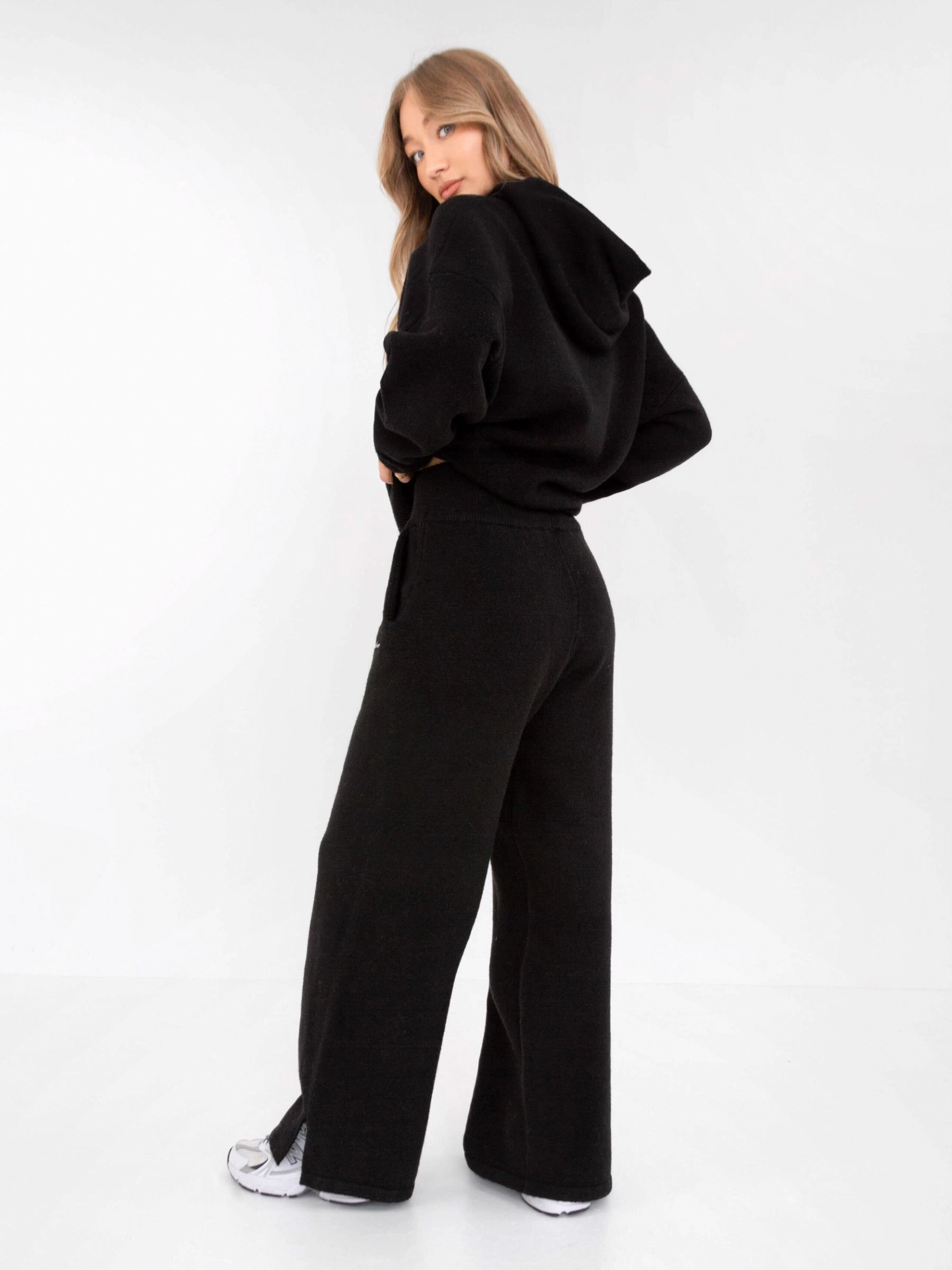 Knitted Wide Leg Sweatpants - Black FlexibleKnees