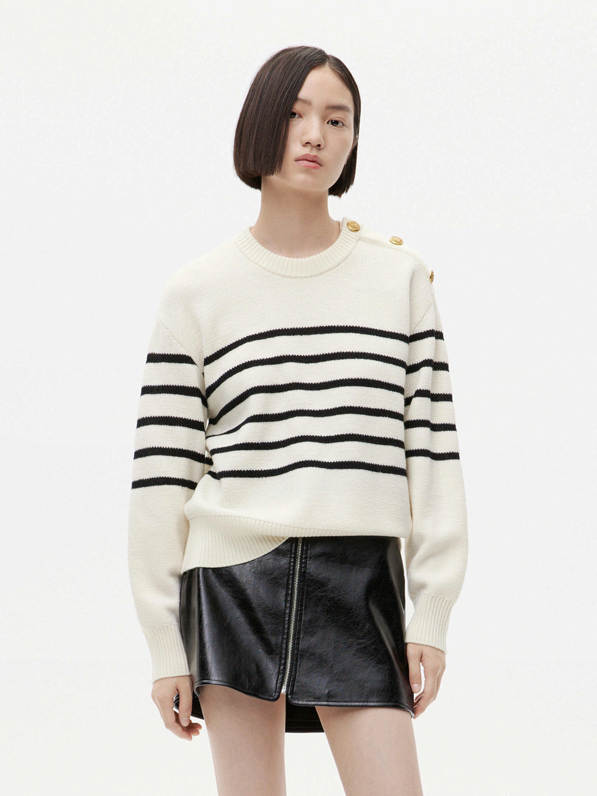 Loose Fit Wool Sweater Flexible Hem Bands Multi Directional Stretch