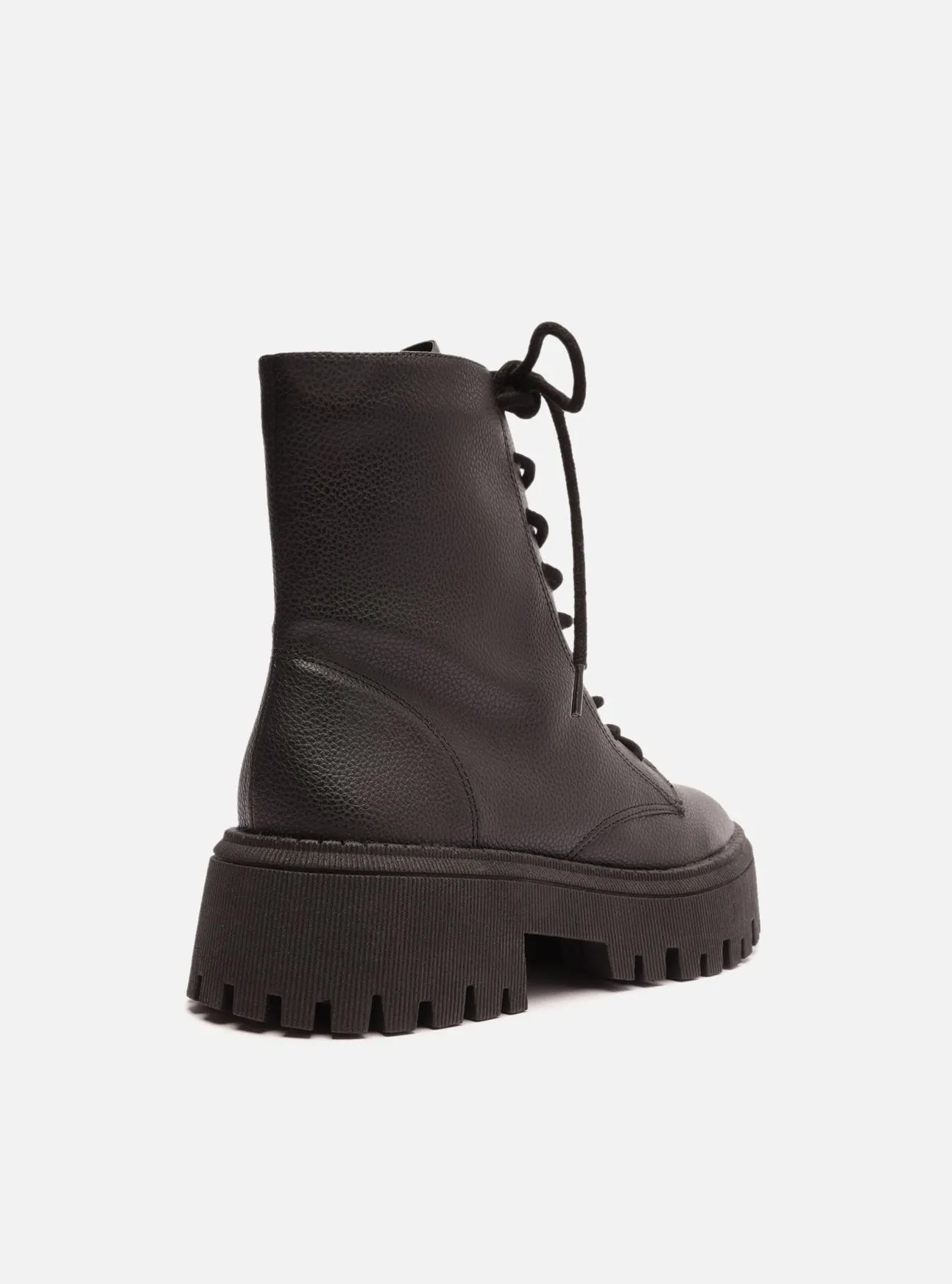 Maya  Tractor Boot Scandi Cool Street Walk