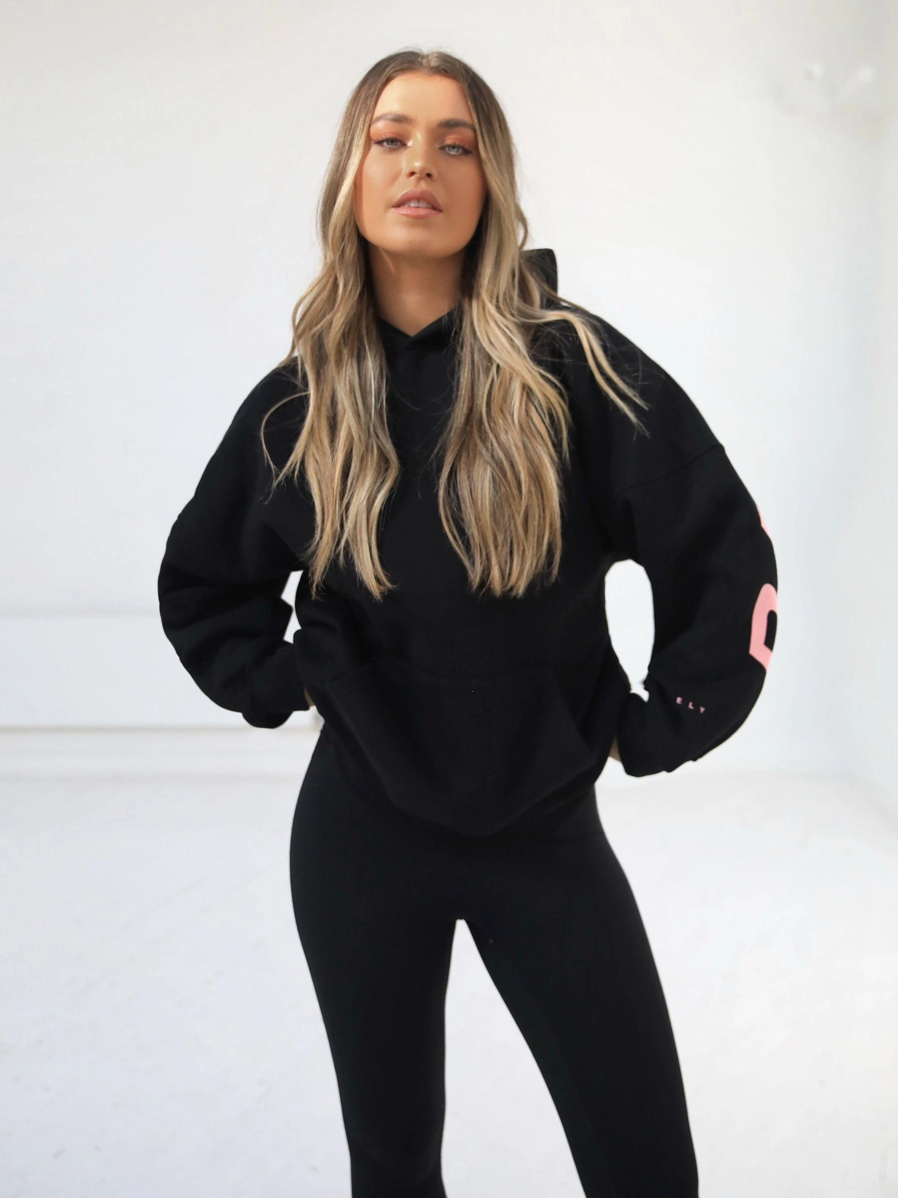Vintage Appeal Members Isabel Oversized Hoodie - Black & Pink