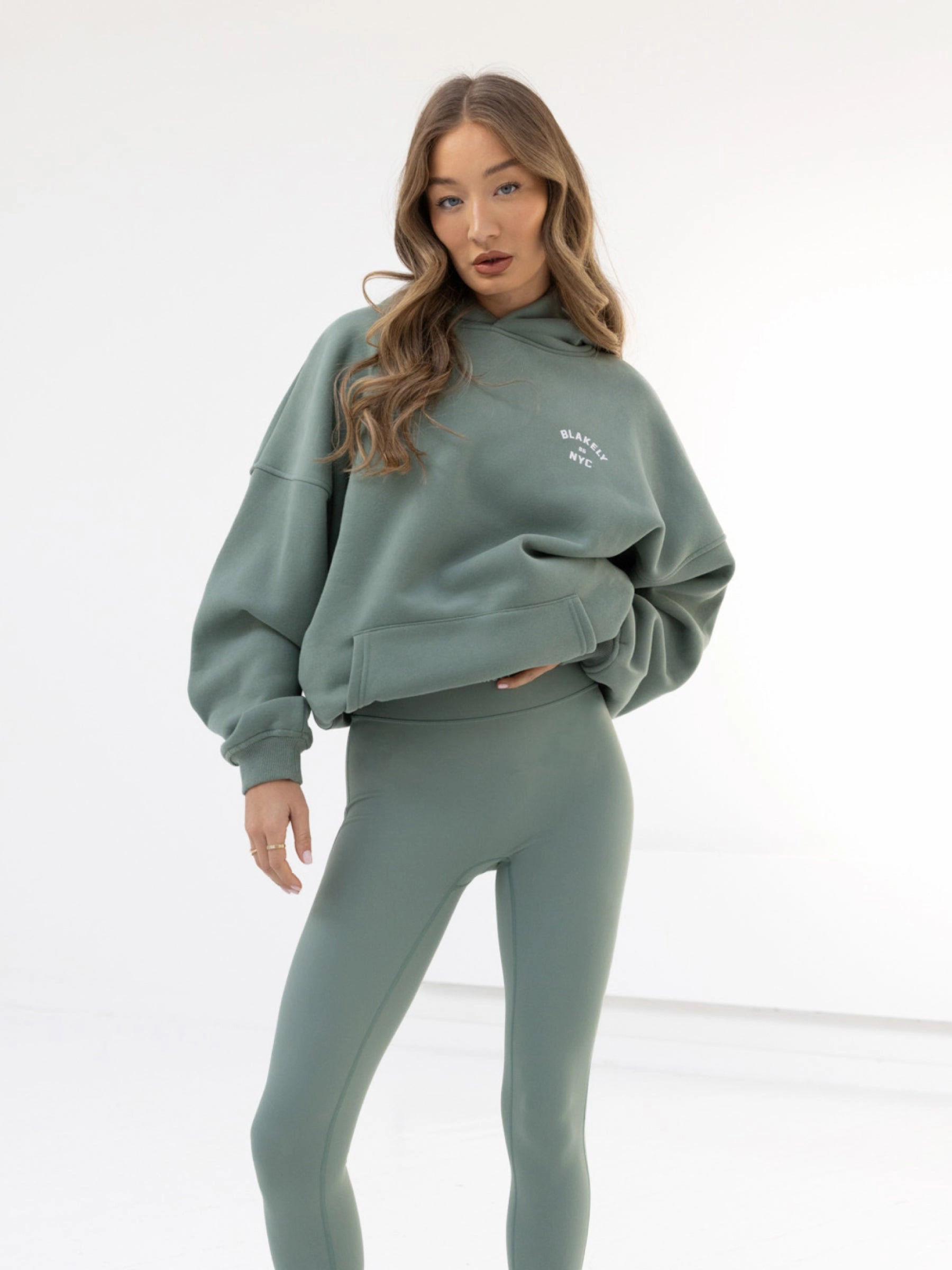 NYC Oversized Hoodie - Sage Green Urban Cool Fluffy look