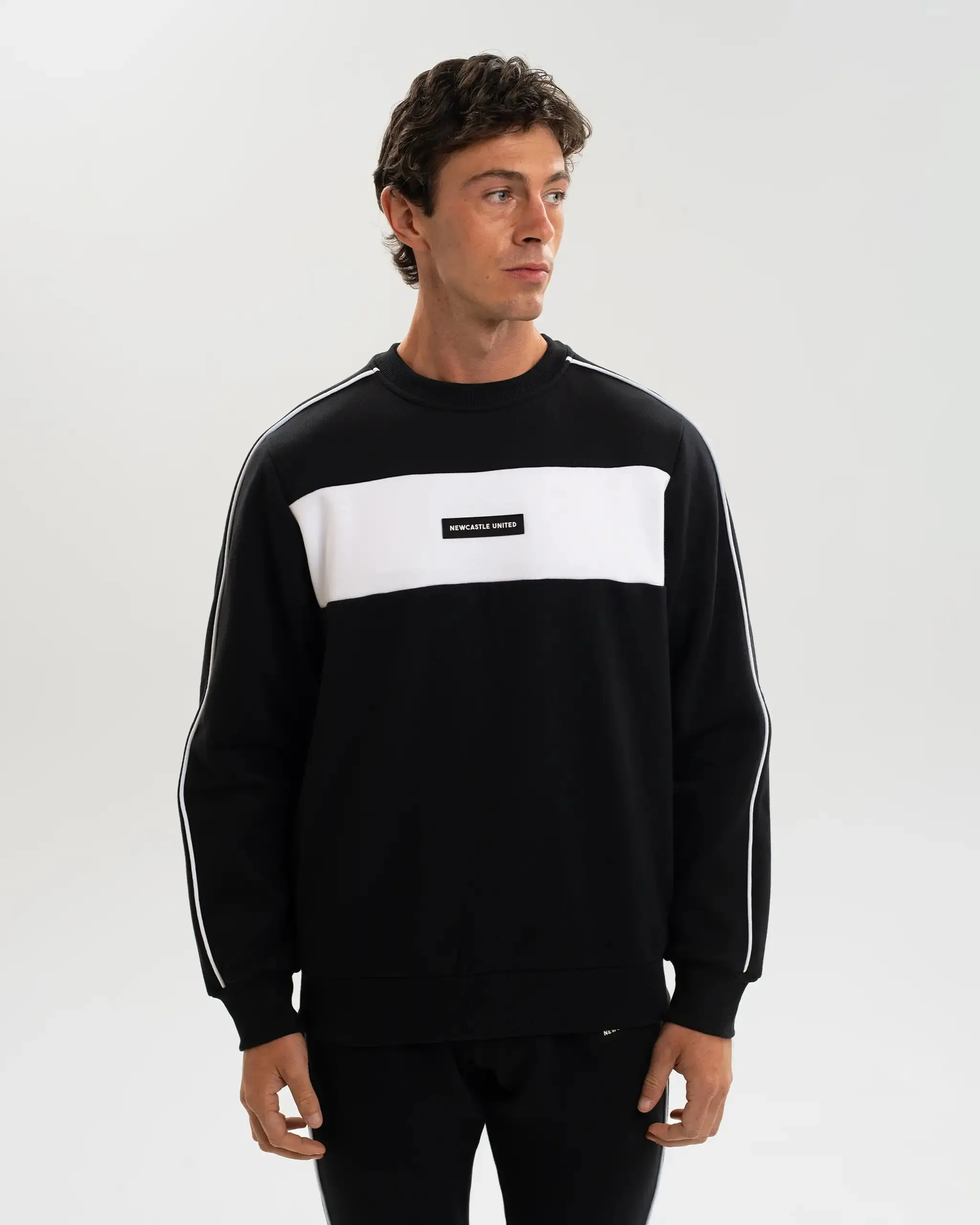 Lightweight Fit Newcastle United Men's Black Colour Block Sweatshirt