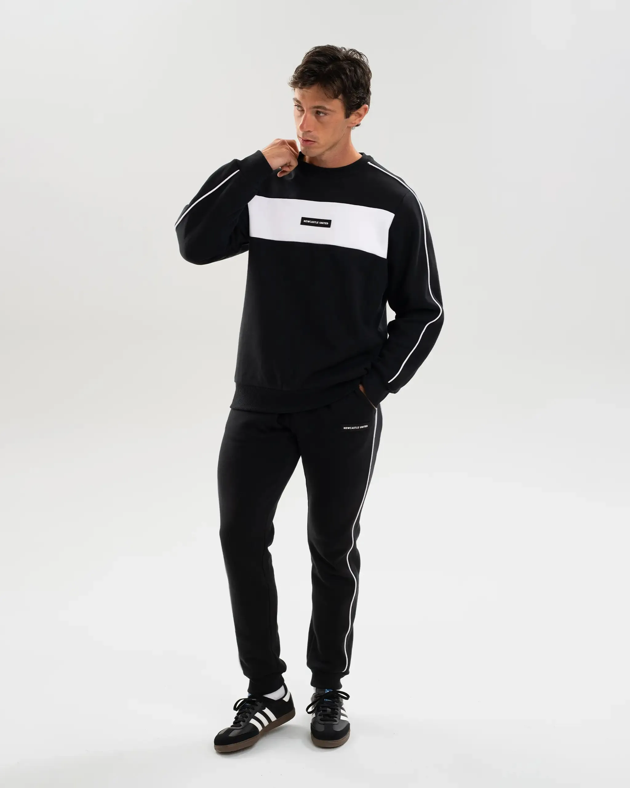 Comfy Stretch Design Cold-Weather Essential Newcastle United Men's Black Colour Block Sweatshirt