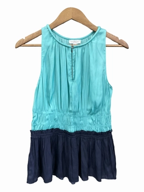 Blouse Short Sleeve By Clothes Mentor  Size: M ConvertibleCollar Reflective Logo Detail
