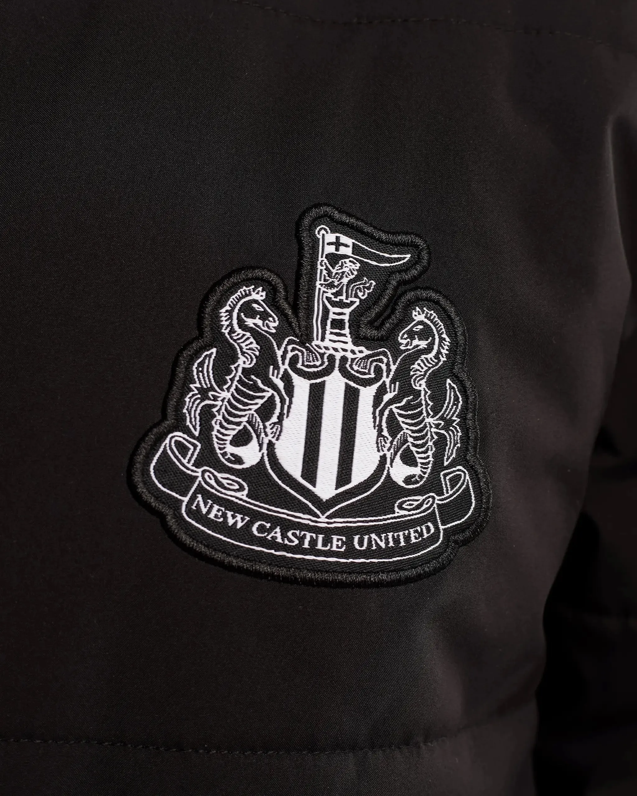 No Static Hydrophobic Treatment Newcastle United Men's Black Long Line Padded Jacket (Stadio)