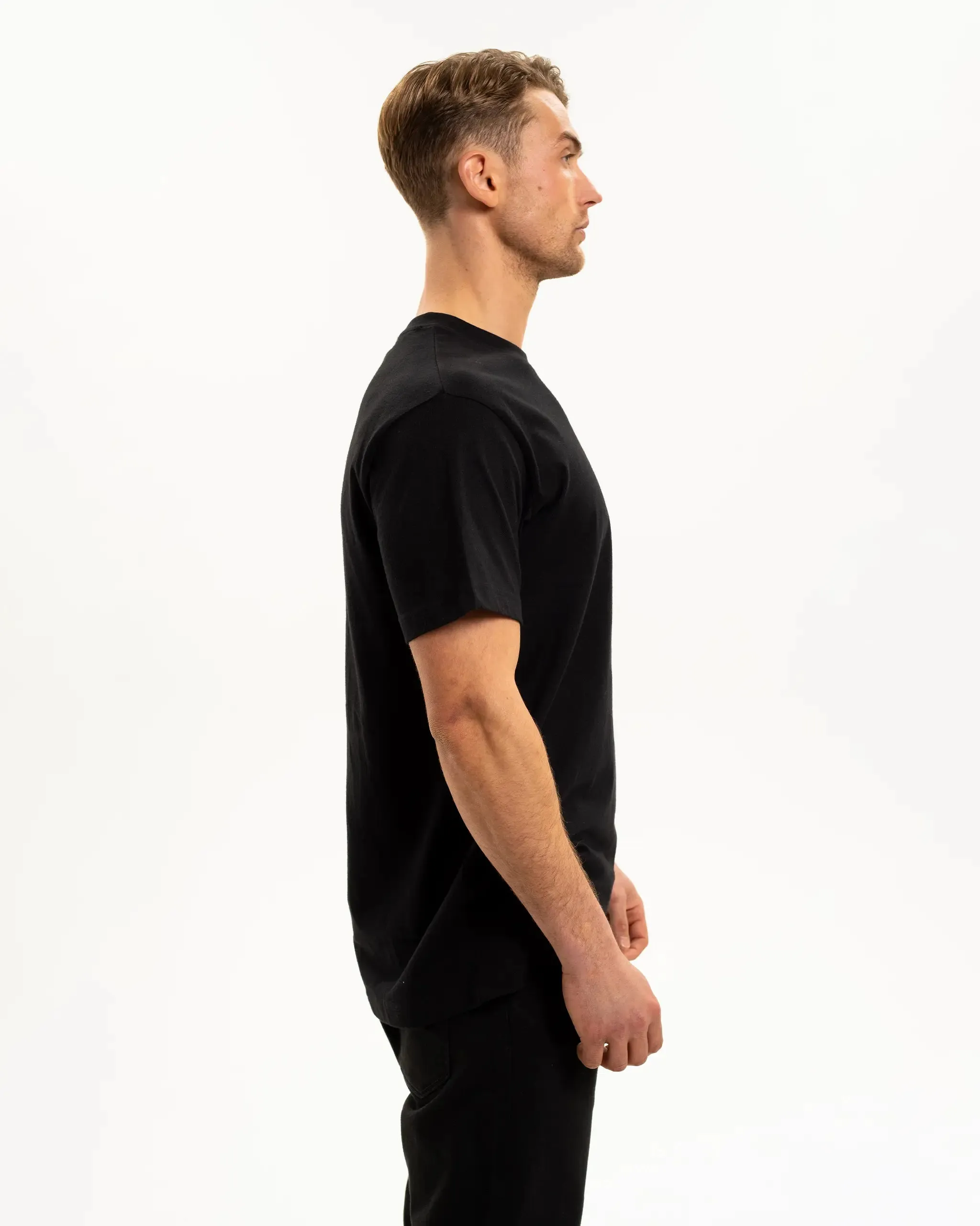 Newcastle United Men's Black Pocket Detailed T-Shirt Simple and Cozy Casual Fit