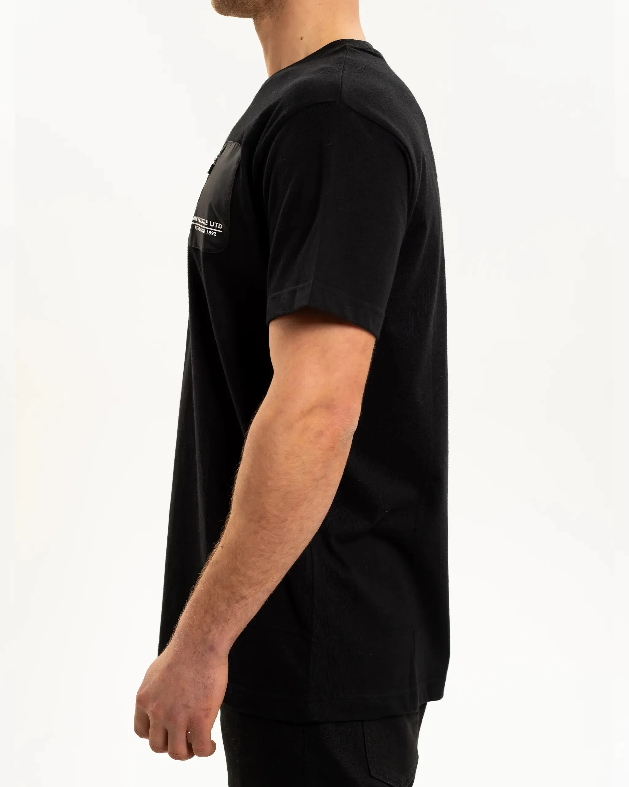 Newcastle United Men's Black Pocket Detailed T-Shirt Modern Style Trend Fun and Relaxed