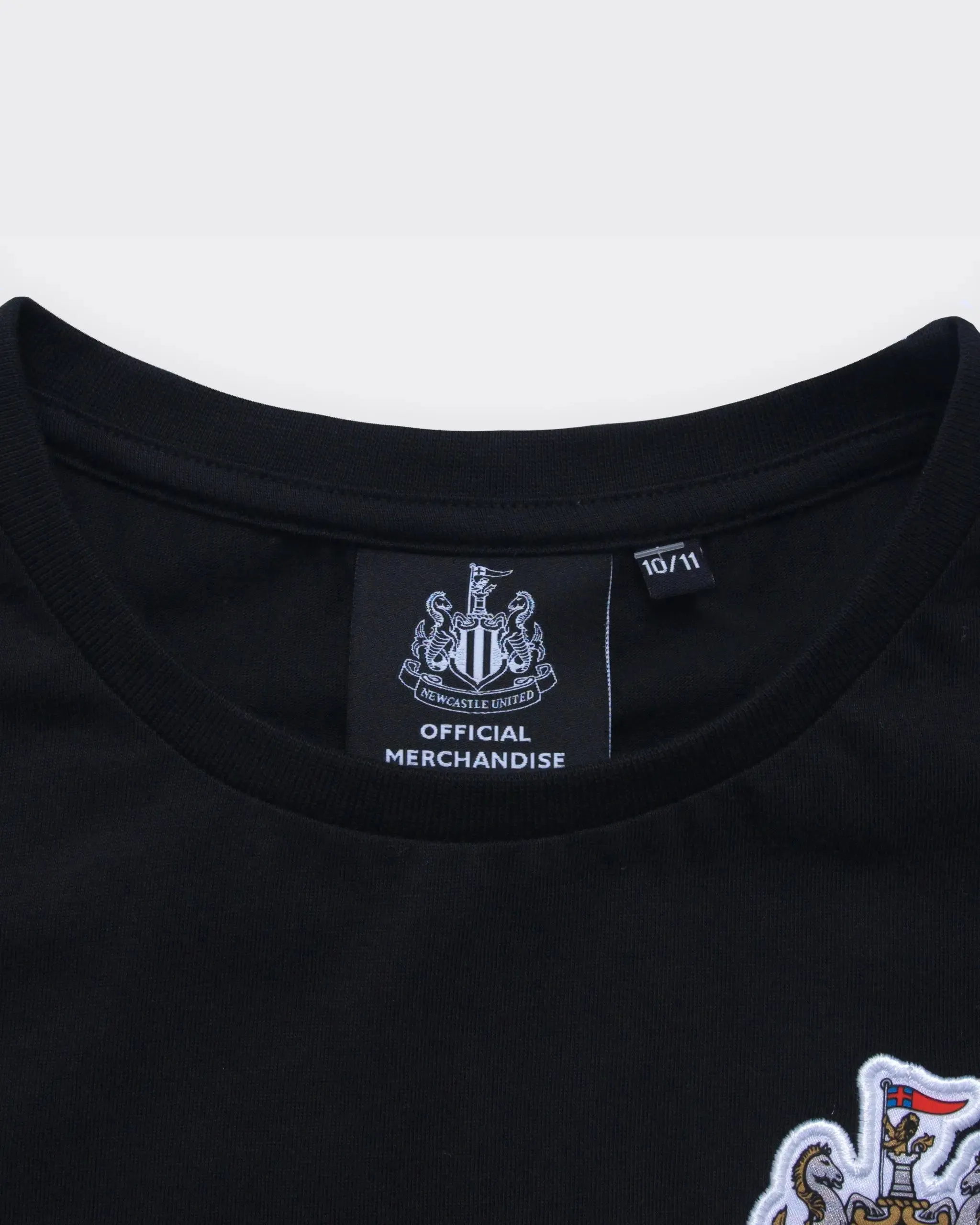 Lightweight Look Newcastle United Women's Black Terrace Crest T-Shirt