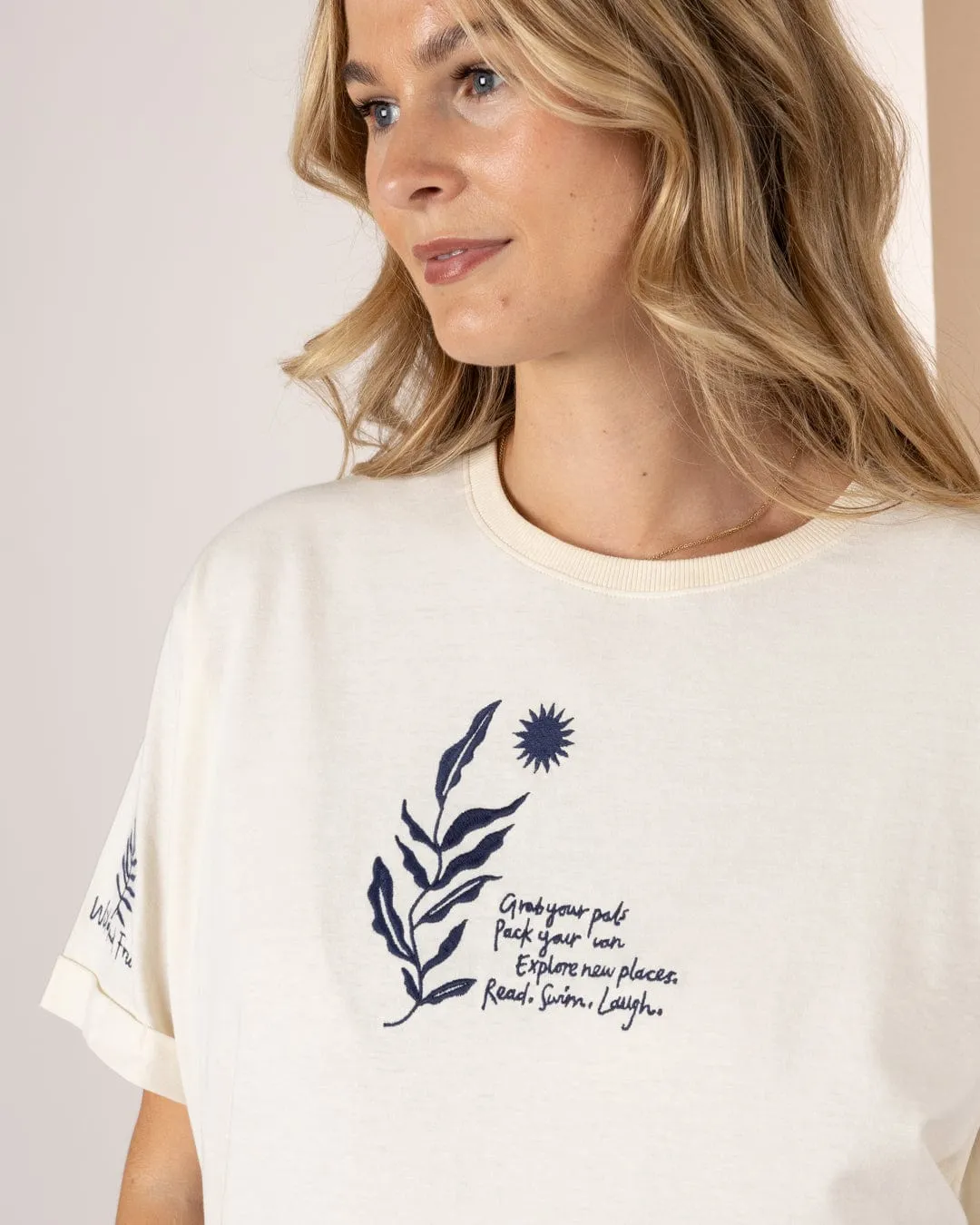 Light Fit Wear Slim Silhouette Dala - Womens Oversized Short Sleeve T-Shirt - Cream