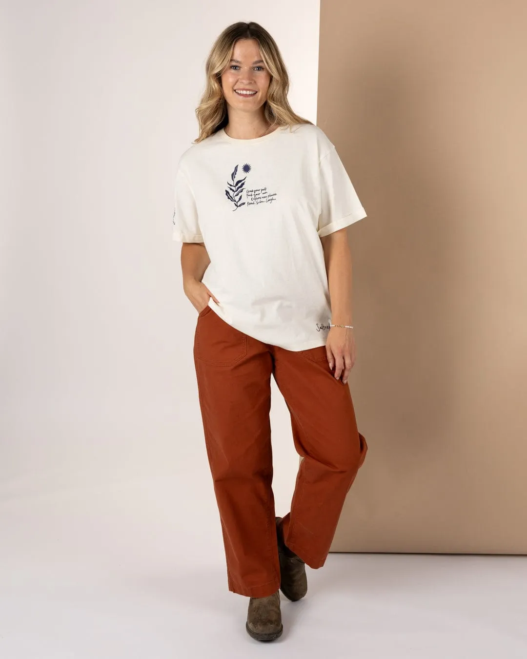 Tight Fit Dala - Womens Oversized Short Sleeve T-Shirt - Cream