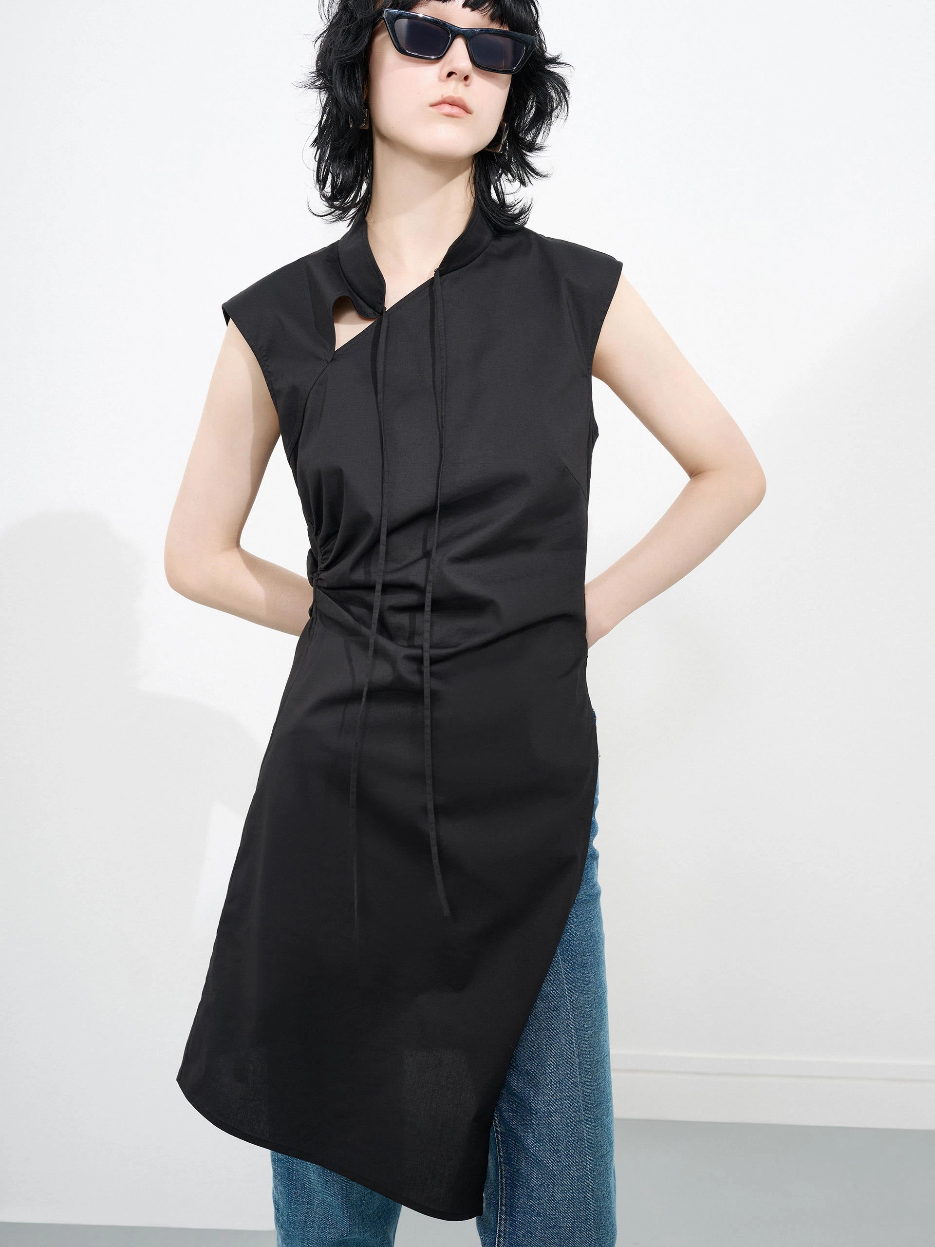 Durable Binding Pleated Slit Sleeveless Top