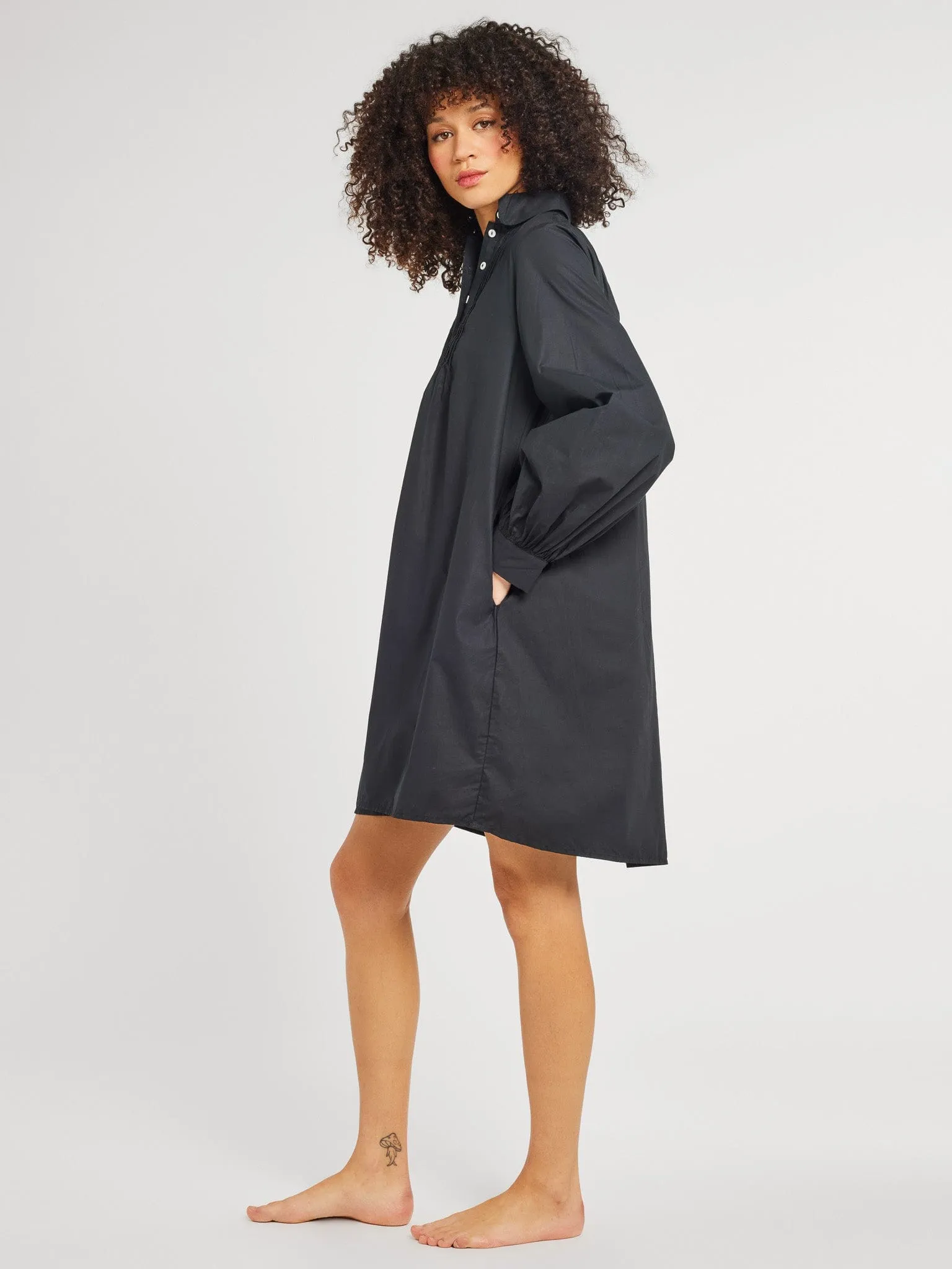 Natural Light Flattering Silhouette Bonnie Dress in Black