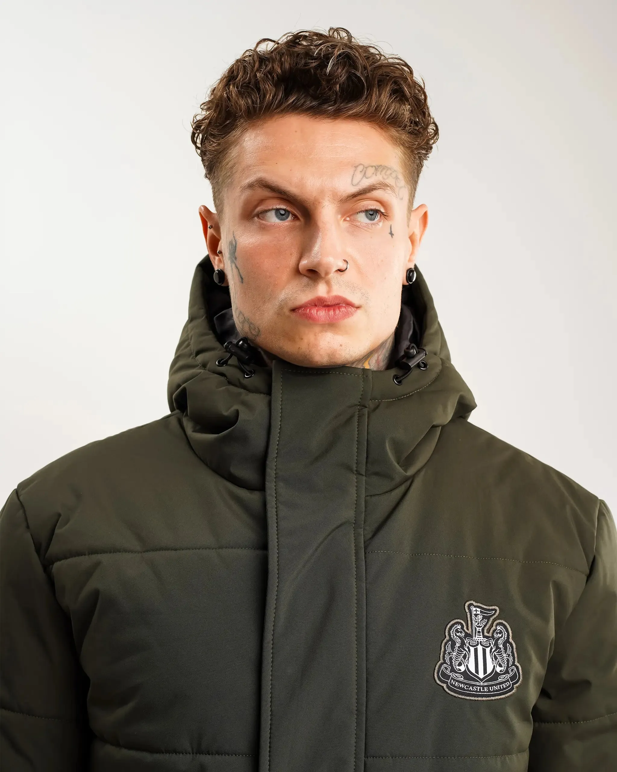 LowProfile Design Packable Technology Newcastle United Men's Khaki Long Line Padded Jacket (Stadio)