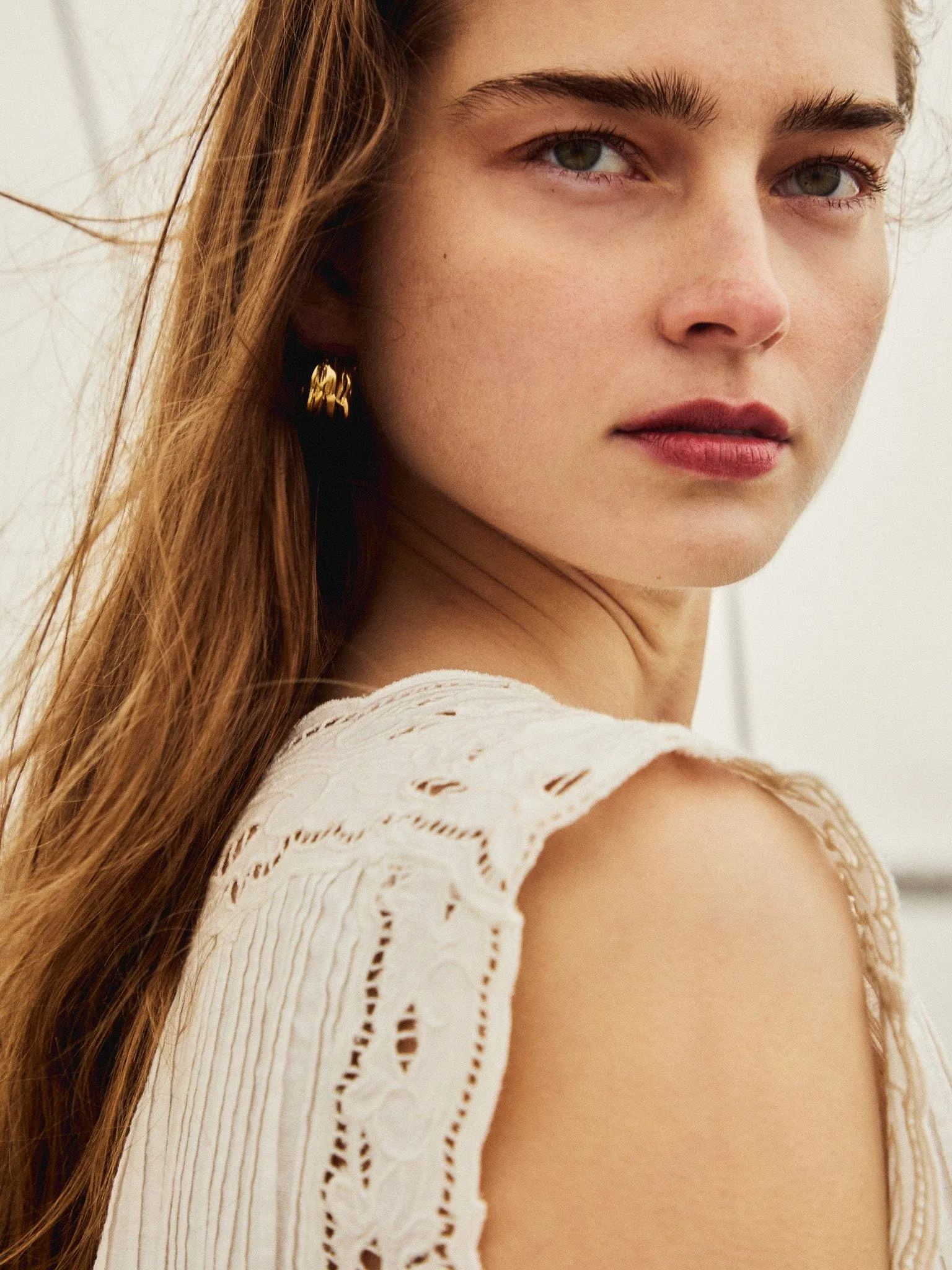 Smart Cut travel mode Dott Dress in White Embroidered Linen
