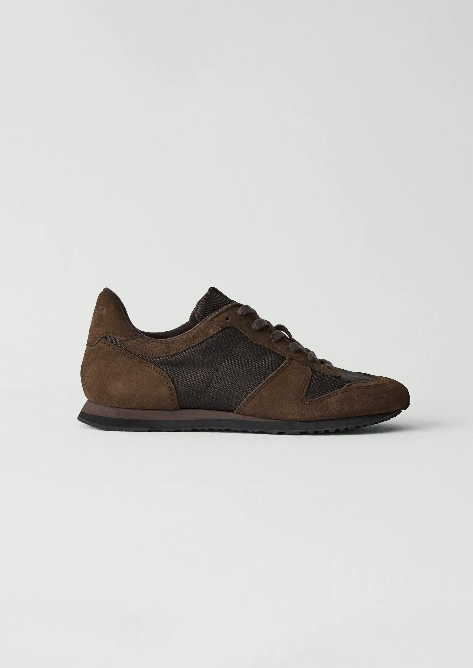 Novesta Marthon Runner Trainers | Bitter Chocolate Compact Form