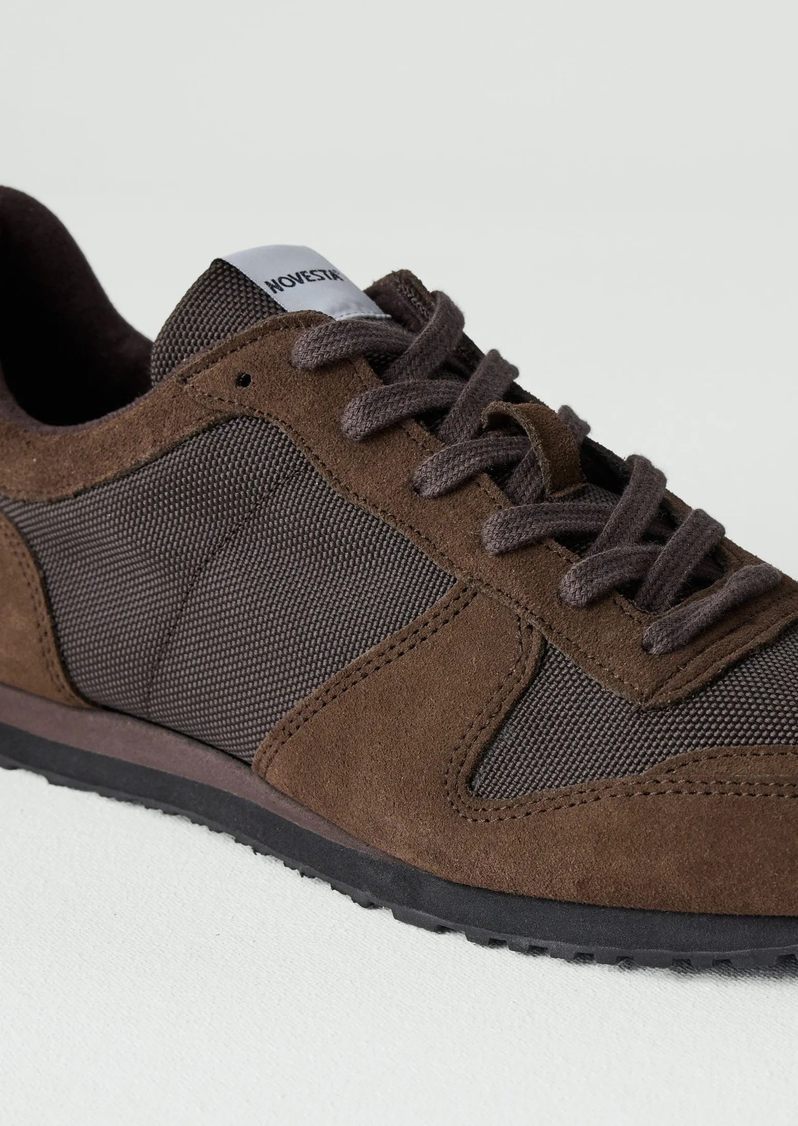 Novesta Marthon Runner Trainers | Bitter Chocolate Neutral Stance Platform Lean Profile