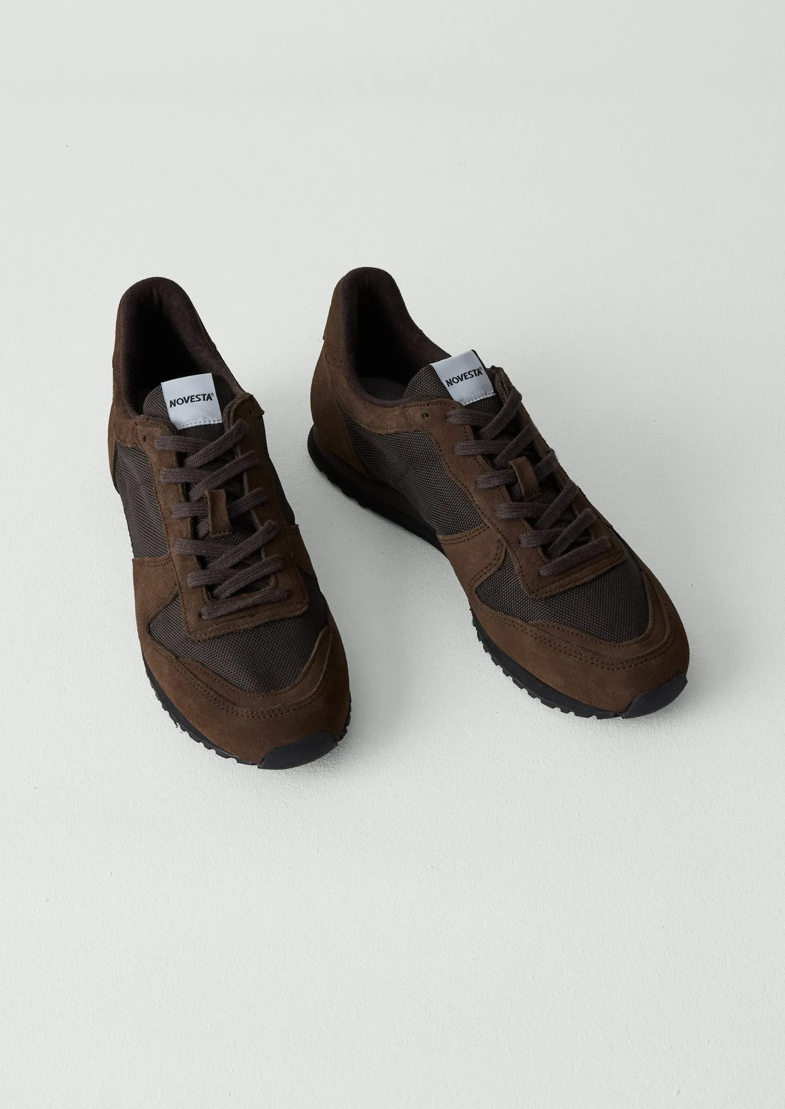 Novesta Marthon Runner Trainers | Bitter Chocolate breath easy Style Motion