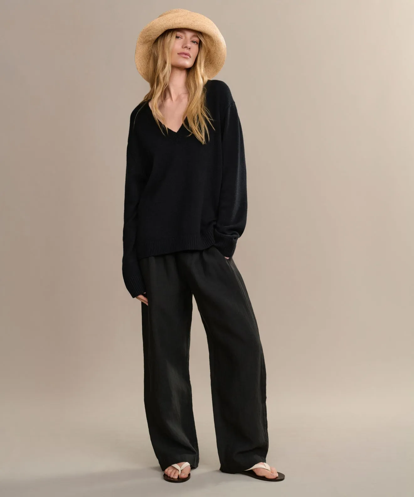 Simone V-Neck Lightweight Style