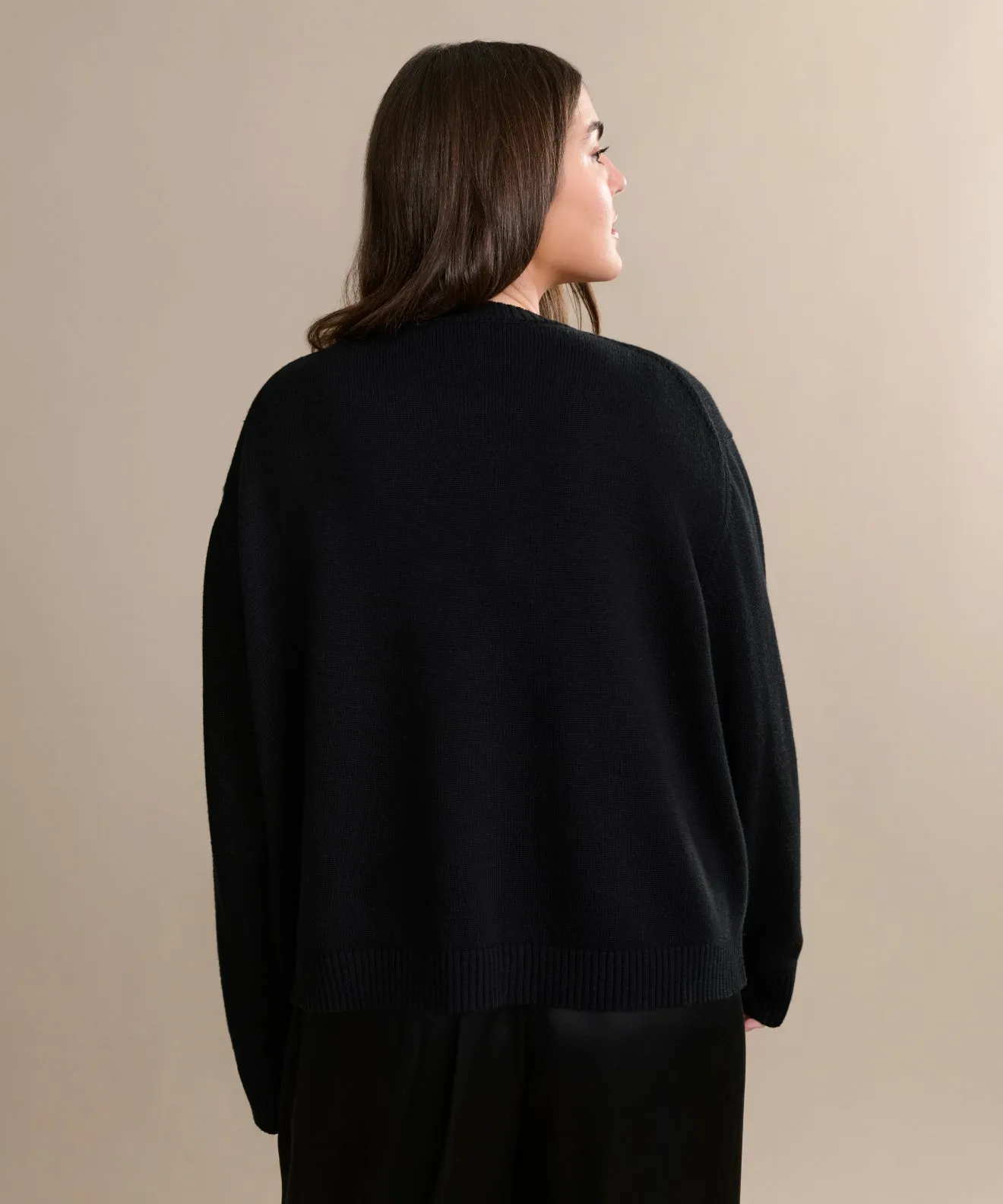 Simone V-Neck Sleek Stretch Fit Comfortable Stretch