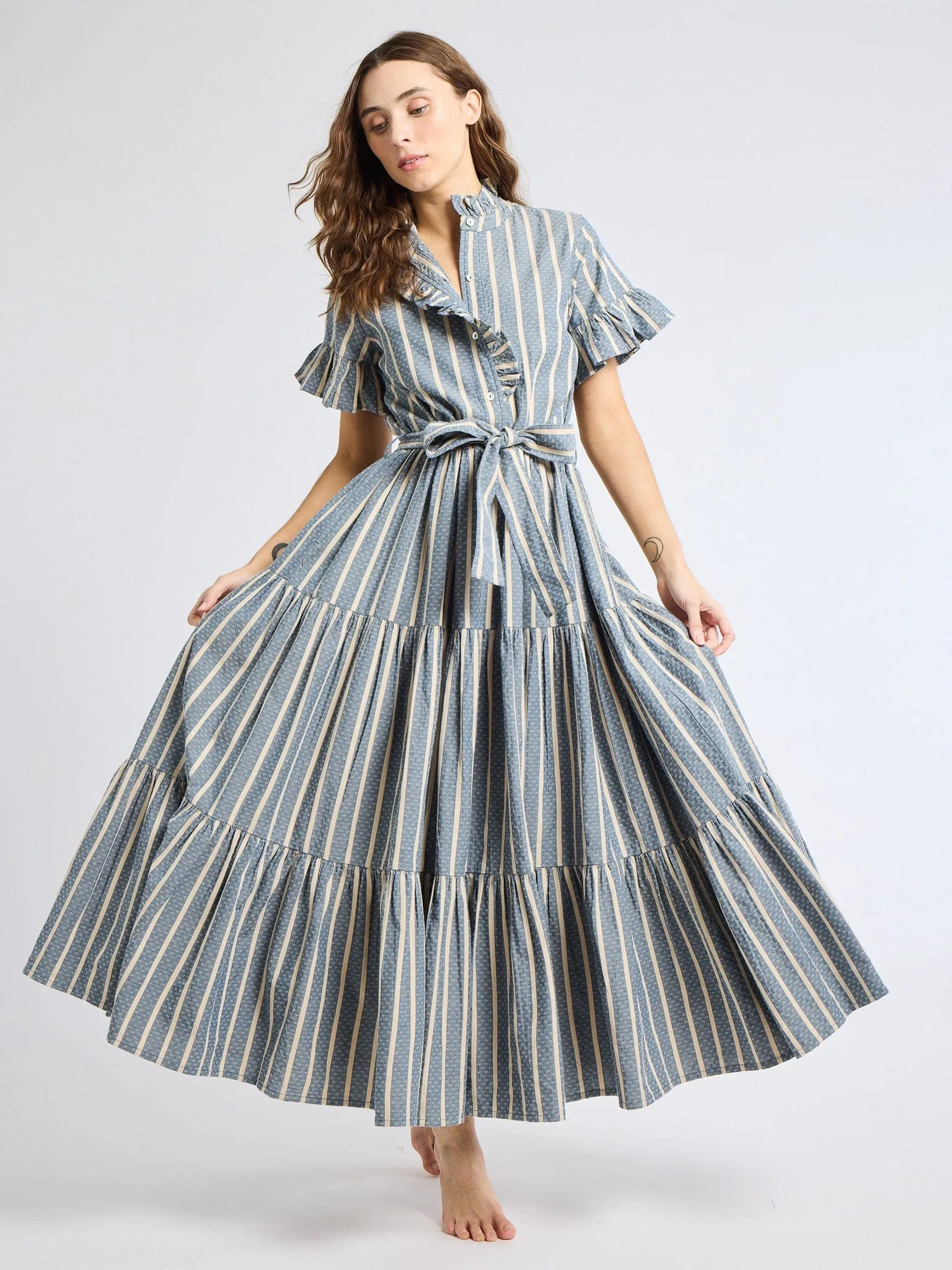 Simple Bow Smart Shape Victoria Dress in Chambray Stripe